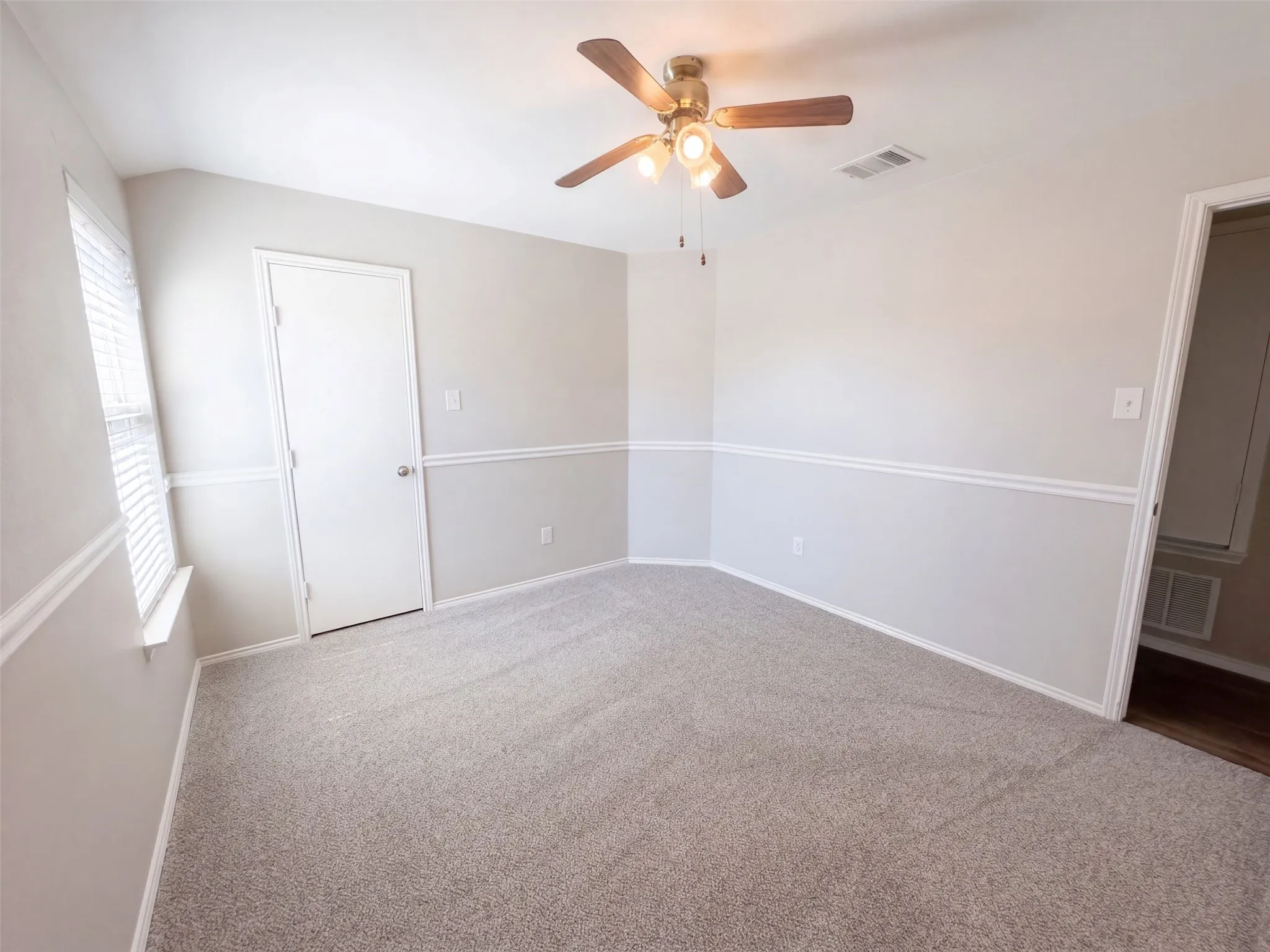Single Family Residence For Sale in Johnson County , 809 Canyon Cove Drive, Burleson, Texas 76028, 3 Bedroom, 2 Bathroom, 2 Garage spaces, 1,379 Sqft, built in 2003, mls#21387567, Real Estate Agent in Burleson, Homes For Sale in Johnson county, Homes For Sale in Burleson, Realtor in Burleson Texas, Real Estate Brokerage Independent Realty Texas, Luminita Cordes Realtor