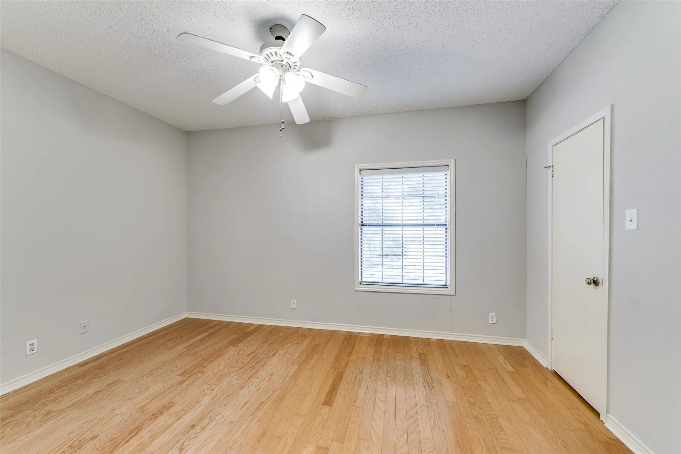 Condominium For Rent in Dallas County , 6123 Oram Street 1, Dallas, Texas 75214, 2 Bedroom, 3 Bathroom, Garage spaces, 1,083 Sqft, built in 1982, mls#21377317, Real Estate Agent in Dallas, Homes For Rent in Dallas county, Homes For Rent in Dallas, Realtor in Dallas Texas, Real Estate Brokerage Independent Realty Texas, Luminita Cordes Realtor