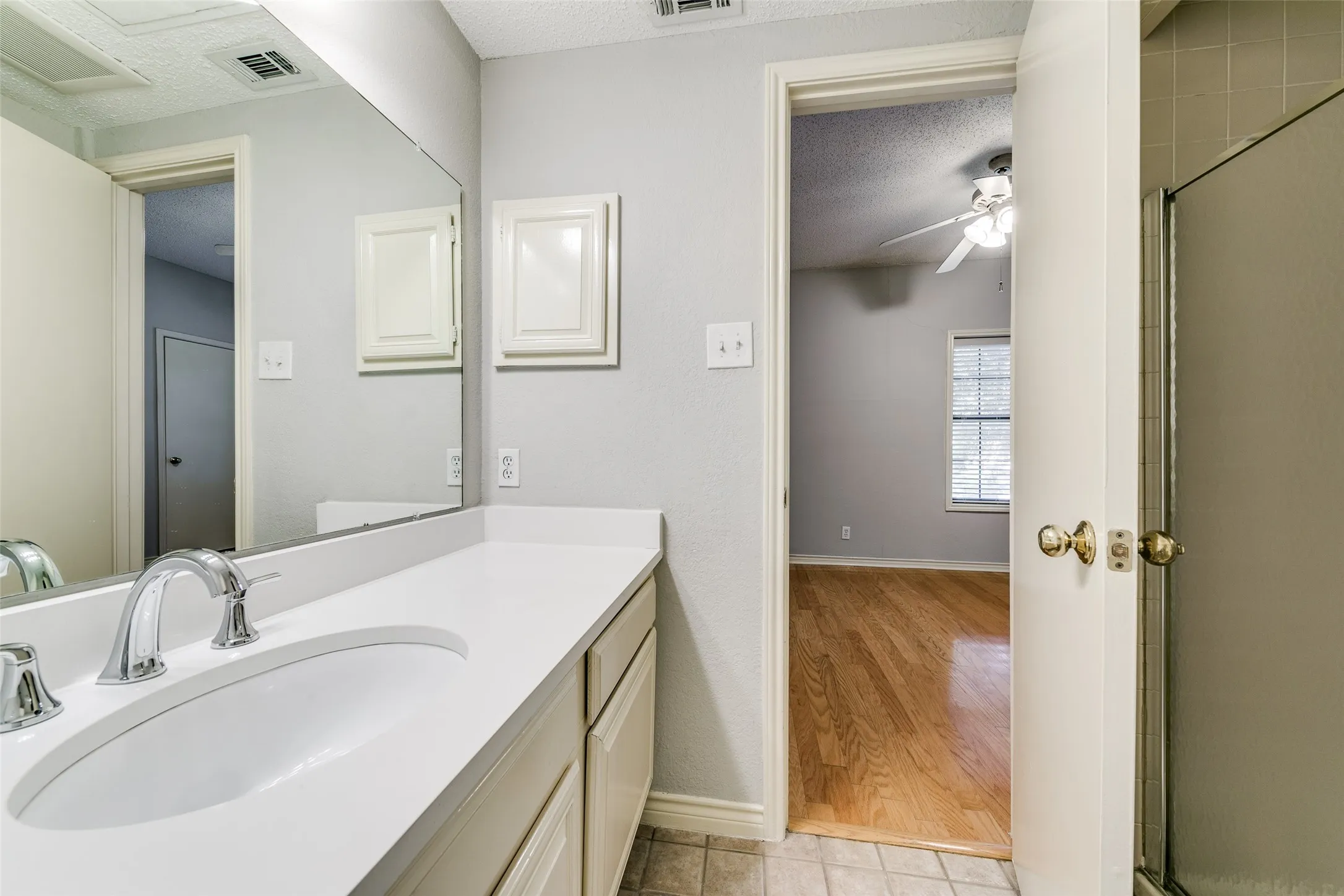 Condominium For Rent in Dallas County , 6123 Oram Street 1, Dallas, Texas 75214, 2 Bedroom, 3 Bathroom, Garage spaces, 1,083 Sqft, built in 1982, mls#21377317, Real Estate Agent in Dallas, Homes For Rent in Dallas county, Homes For Rent in Dallas, Realtor in Dallas Texas, Real Estate Brokerage Independent Realty Texas, Luminita Cordes Realtor