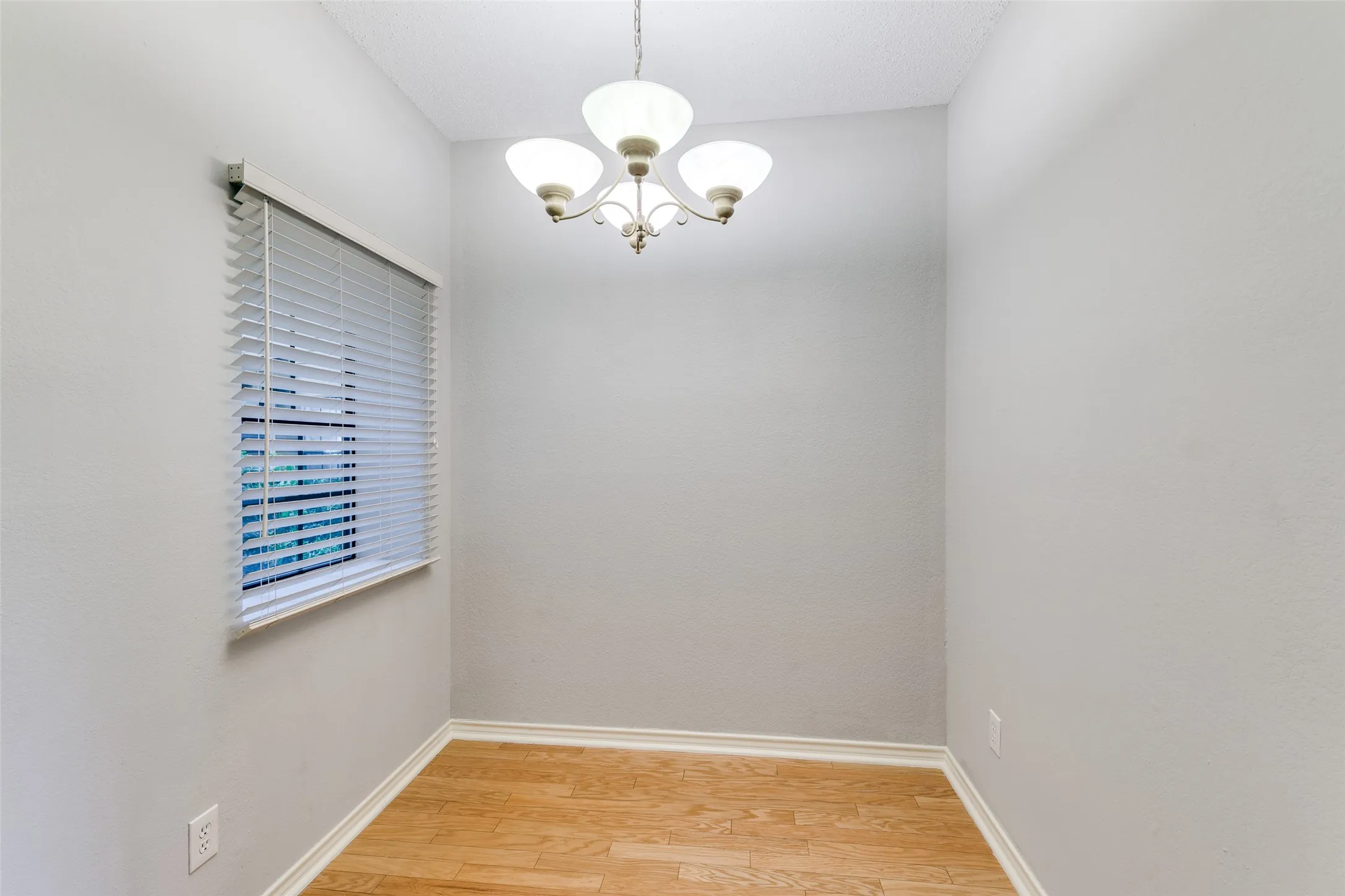Condominium For Rent in Dallas County , 6123 Oram Street 1, Dallas, Texas 75214, 2 Bedroom, 3 Bathroom, Garage spaces, 1,083 Sqft, built in 1982, mls#21377317, Real Estate Agent in Dallas, Homes For Rent in Dallas county, Homes For Rent in Dallas, Realtor in Dallas Texas, Real Estate Brokerage Independent Realty Texas, Luminita Cordes Realtor