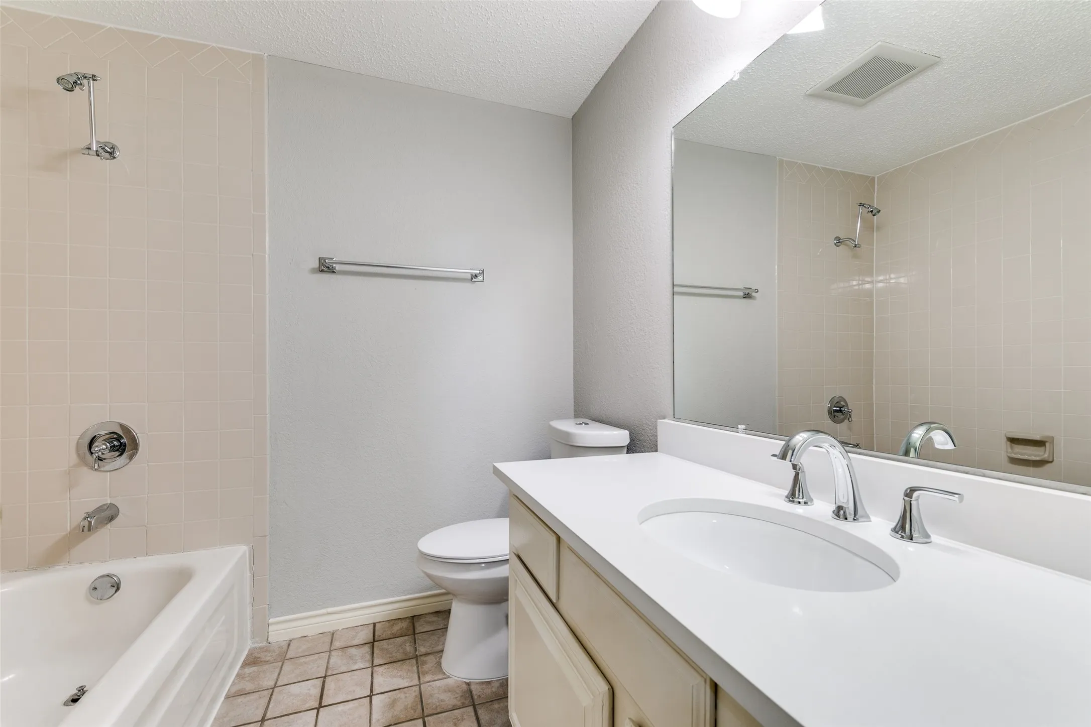 Condominium For Rent in Dallas County , 6123 Oram Street 1, Dallas, Texas 75214, 2 Bedroom, 3 Bathroom, Garage spaces, 1,083 Sqft, built in 1982, mls#21377317, Real Estate Agent in Dallas, Homes For Rent in Dallas county, Homes For Rent in Dallas, Realtor in Dallas Texas, Real Estate Brokerage Independent Realty Texas, Luminita Cordes Realtor
