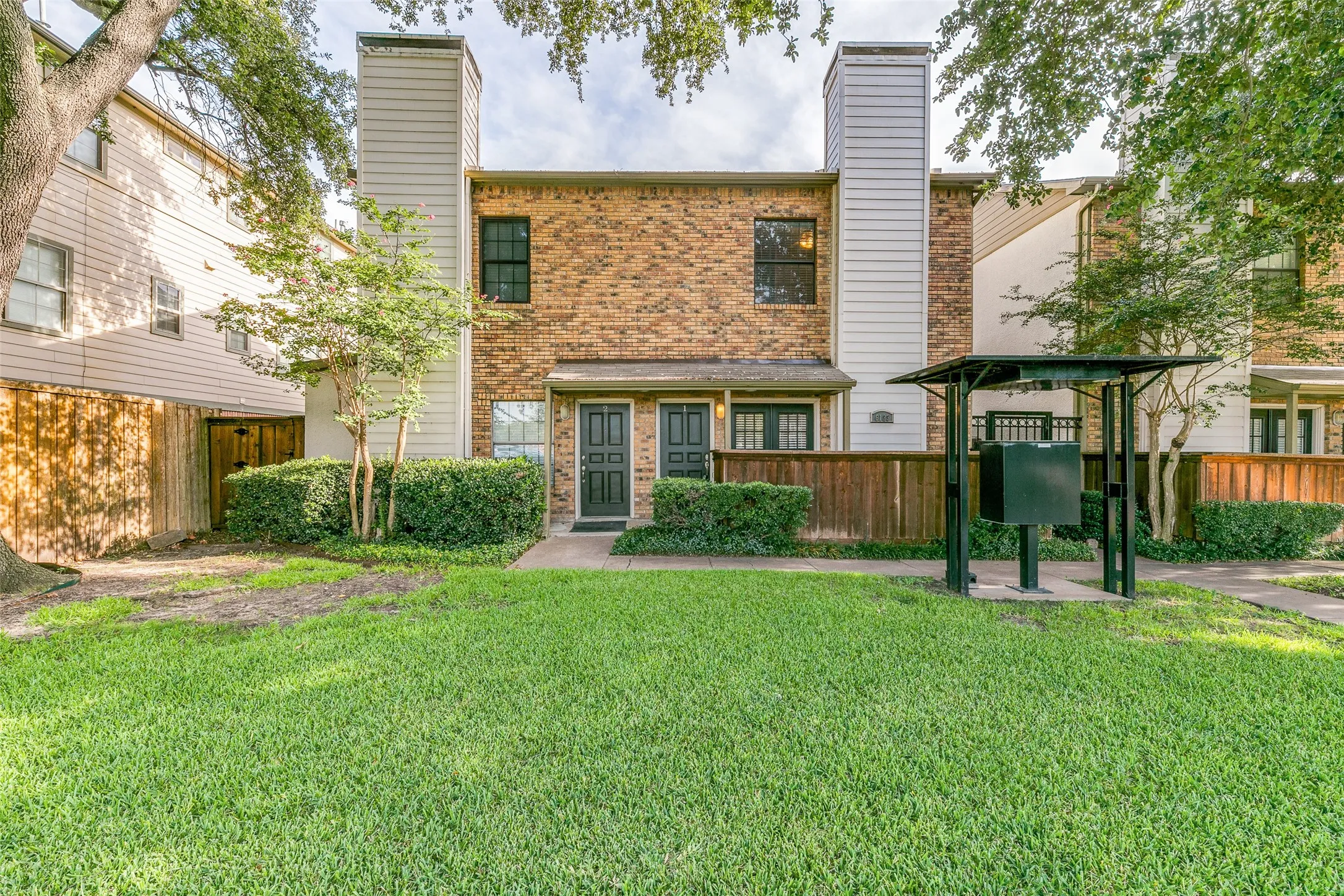Condominium For Rent in Dallas County , 6123 Oram Street 1, Dallas, Texas 75214, 2 Bedroom, 3 Bathroom, Garage spaces, 1,083 Sqft, built in 1982, mls#21377317, Real Estate Agent in Dallas, Homes For Rent in Dallas county, Homes For Rent in Dallas, Realtor in Dallas Texas, Real Estate Brokerage Independent Realty Texas, Luminita Cordes Realtor