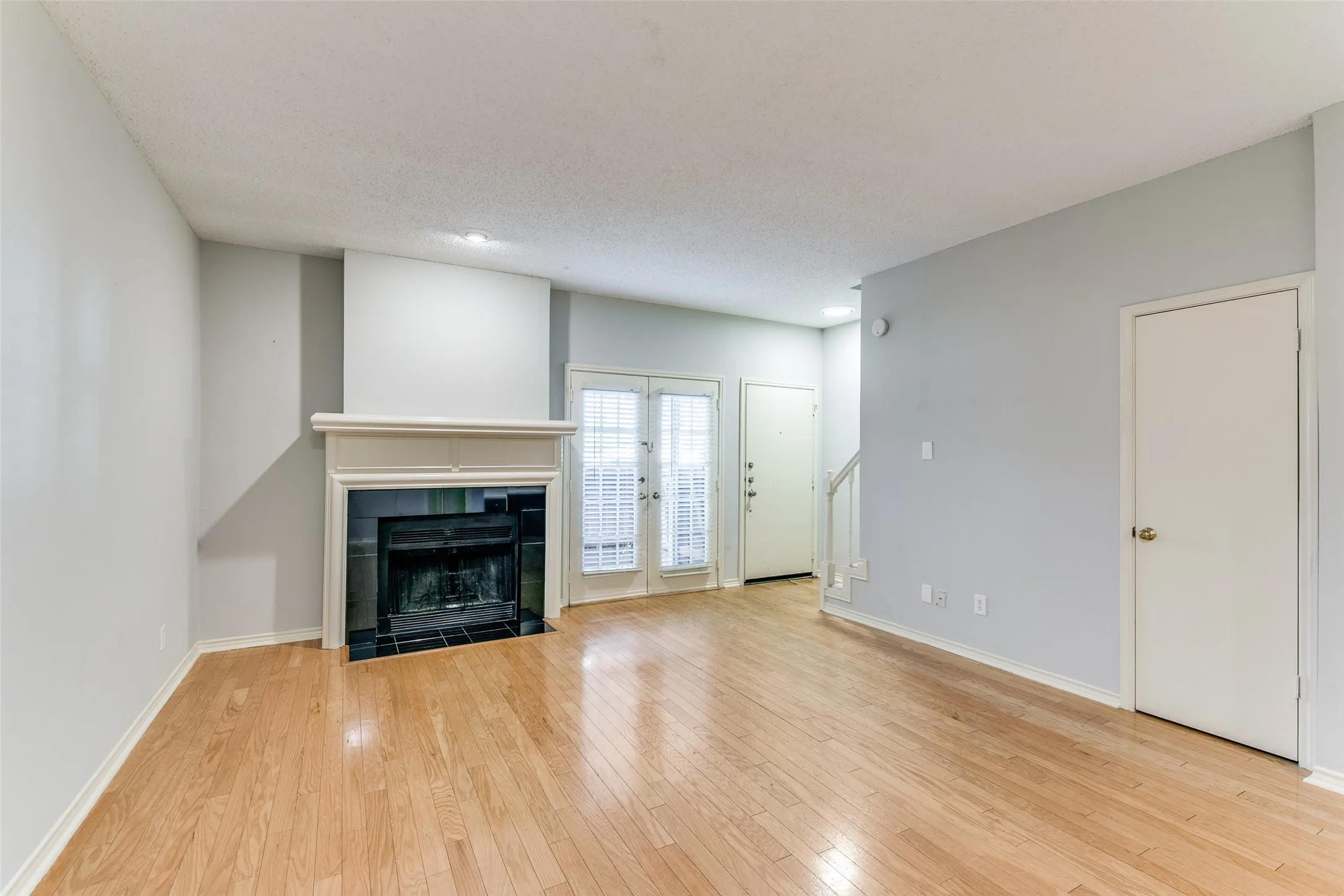 Condominium For Rent in Dallas County , 6123 Oram Street 1, Dallas, Texas 75214, 2 Bedroom, 3 Bathroom, Garage spaces, 1,083 Sqft, built in 1982, mls#21377317, Real Estate Agent in Dallas, Homes For Rent in Dallas county, Homes For Rent in Dallas, Realtor in Dallas Texas, Real Estate Brokerage Independent Realty Texas, Luminita Cordes Realtor
