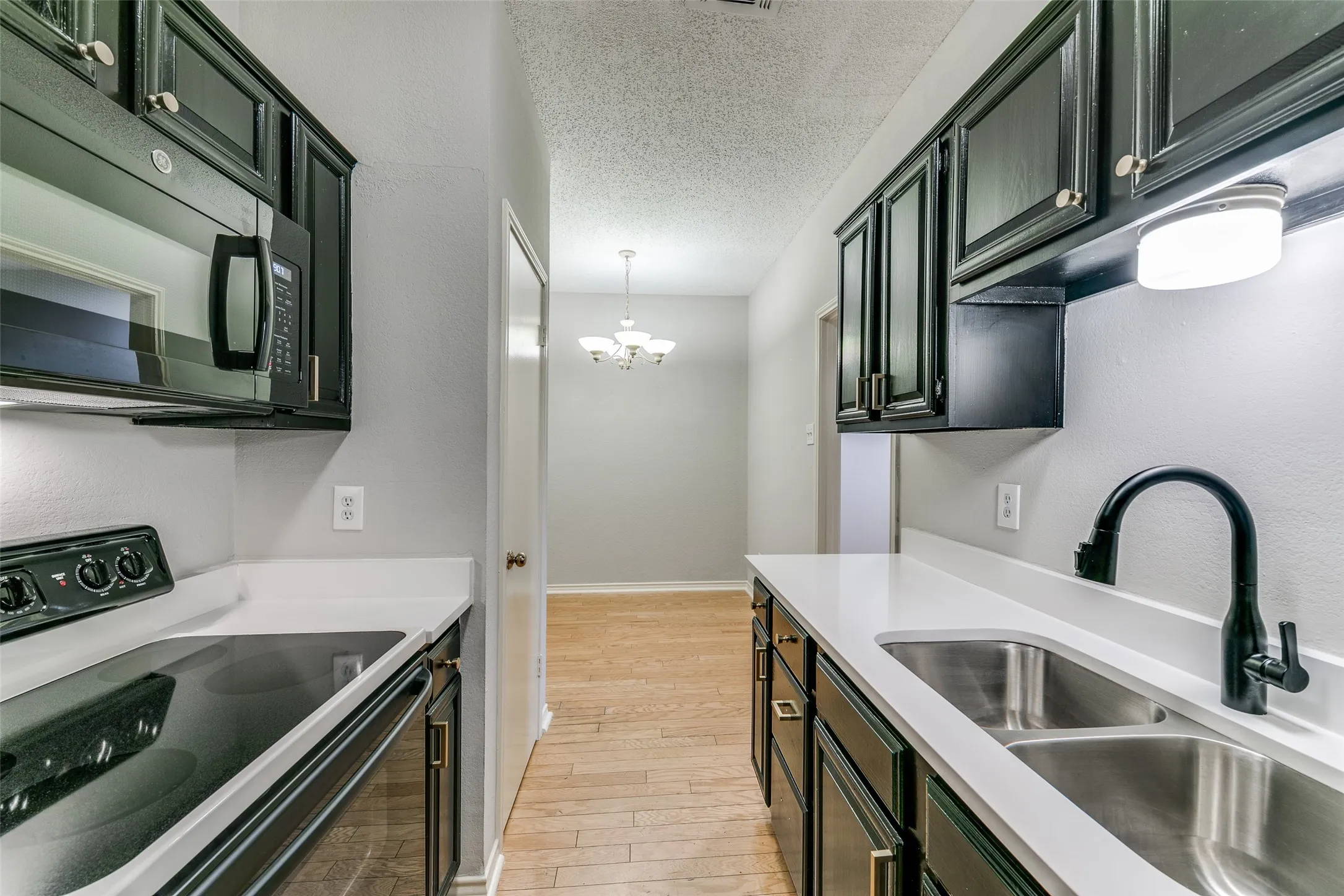 Condominium For Rent in Dallas County , 6123 Oram Street 1, Dallas, Texas 75214, 2 Bedroom, 3 Bathroom, Garage spaces, 1,083 Sqft, built in 1982, mls#21377317, Real Estate Agent in Dallas, Homes For Rent in Dallas county, Homes For Rent in Dallas, Realtor in Dallas Texas, Real Estate Brokerage Independent Realty Texas, Luminita Cordes Realtor