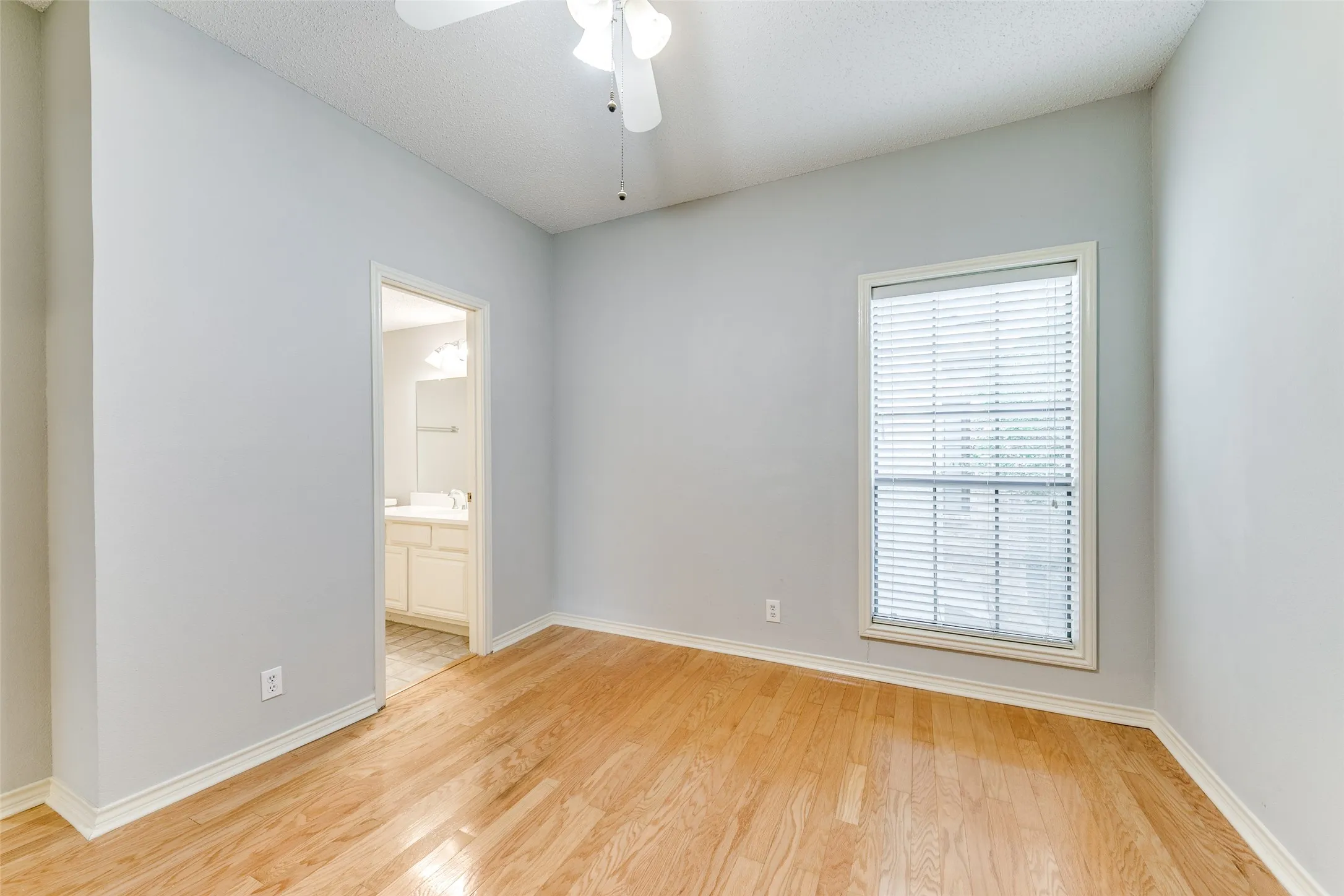 Condominium For Rent in Dallas County , 6123 Oram Street 1, Dallas, Texas 75214, 2 Bedroom, 3 Bathroom, Garage spaces, 1,083 Sqft, built in 1982, mls#21377317, Real Estate Agent in Dallas, Homes For Rent in Dallas county, Homes For Rent in Dallas, Realtor in Dallas Texas, Real Estate Brokerage Independent Realty Texas, Luminita Cordes Realtor