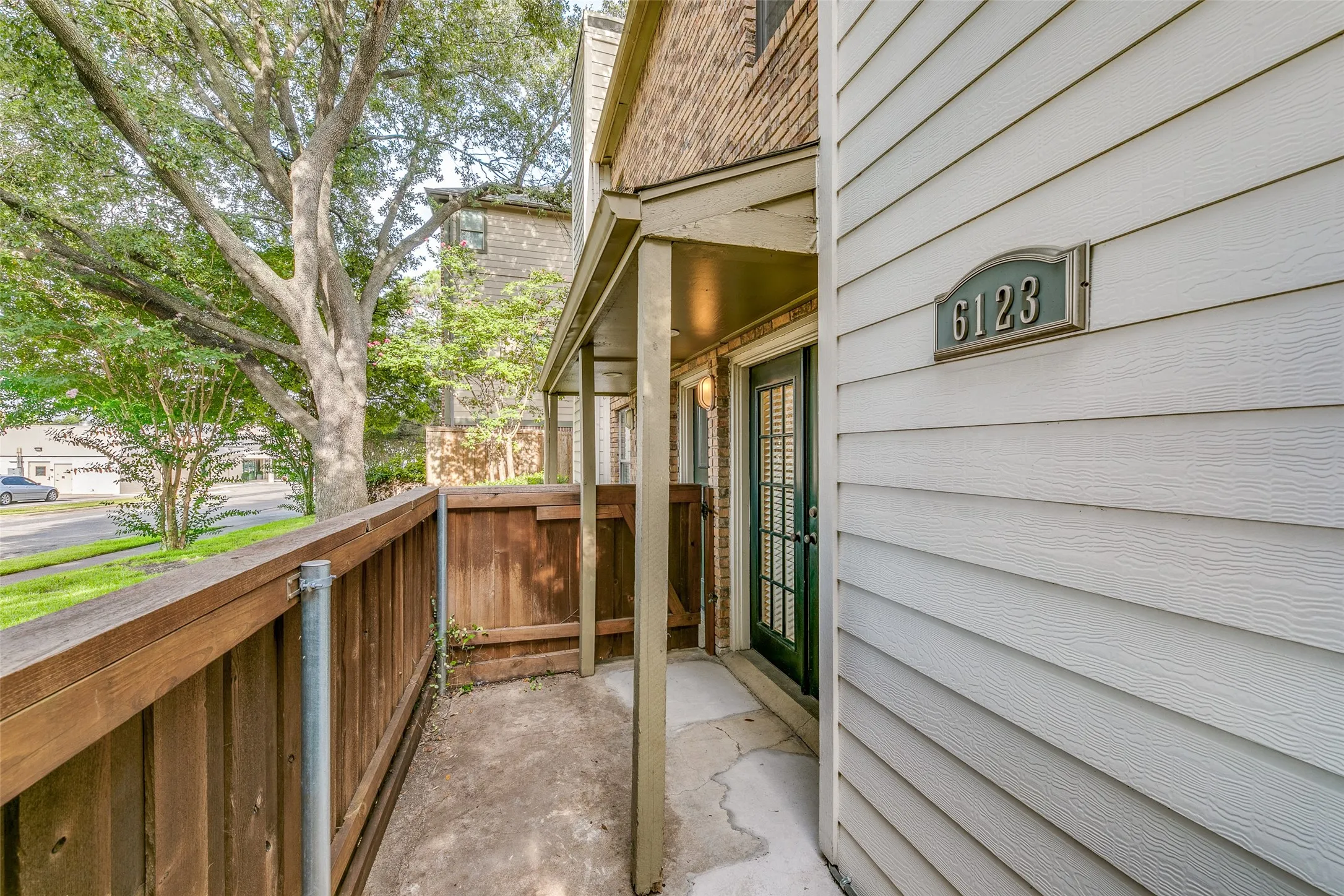 Condominium For Rent in Dallas County , 6123 Oram Street 1, Dallas, Texas 75214, 2 Bedroom, 3 Bathroom, Garage spaces, 1,083 Sqft, built in 1982, mls#21377317, Real Estate Agent in Dallas, Homes For Rent in Dallas county, Homes For Rent in Dallas, Realtor in Dallas Texas, Real Estate Brokerage Independent Realty Texas, Luminita Cordes Realtor