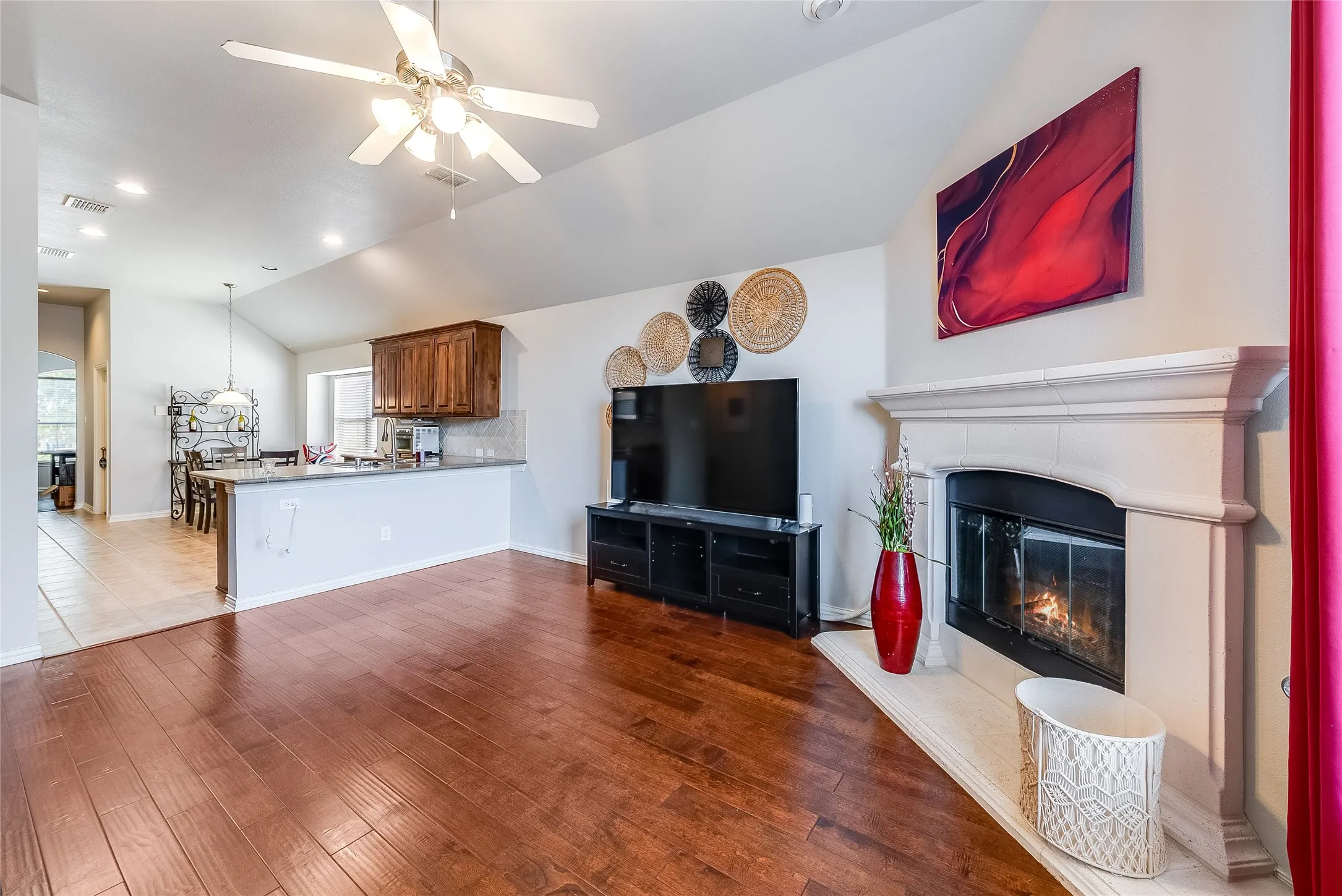 Single Family Residence For Rent in Denton County , 2824 Dawn Spring Drive, Little Elm, Texas 75068, 3 Bedroom, 2 Bathroom, 2 Garage spaces, 1,864 Sqft, built in 2006, mls#21387573, Real Estate Agent in Little Elm, Homes For Rent in Denton county, Homes For Rent in Little Elm, Realtor in Little Elm Texas, Real Estate Brokerage Independent Realty Texas, Luminita Cordes Realtor
