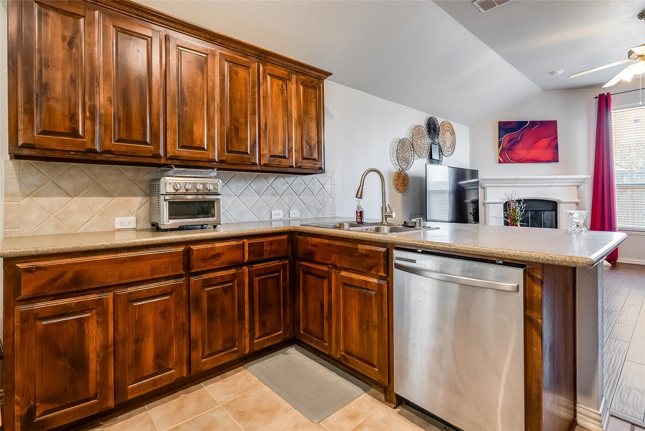 Single Family Residence For Rent in Denton County , 2824 Dawn Spring Drive, Little Elm, Texas 75068, 3 Bedroom, 2 Bathroom, 2 Garage spaces, 1,864 Sqft, built in 2006, mls#21387573, Real Estate Agent in Little Elm, Homes For Rent in Denton county, Homes For Rent in Little Elm, Realtor in Little Elm Texas, Real Estate Brokerage Independent Realty Texas, Luminita Cordes Realtor