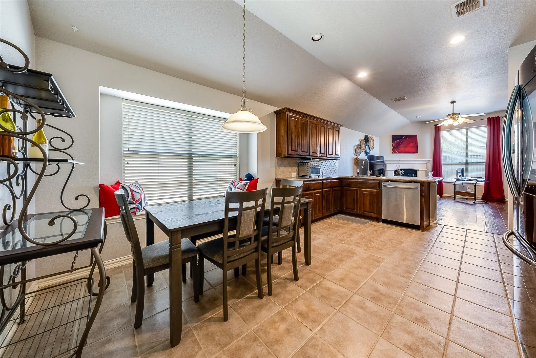 Single Family Residence For Rent in Denton County , 2824 Dawn Spring Drive, Little Elm, Texas 75068, 3 Bedroom, 2 Bathroom, 2 Garage spaces, 1,864 Sqft, built in 2006, mls#21387573, Real Estate Agent in Little Elm, Homes For Rent in Denton county, Homes For Rent in Little Elm, Realtor in Little Elm Texas, Real Estate Brokerage Independent Realty Texas, Luminita Cordes Realtor