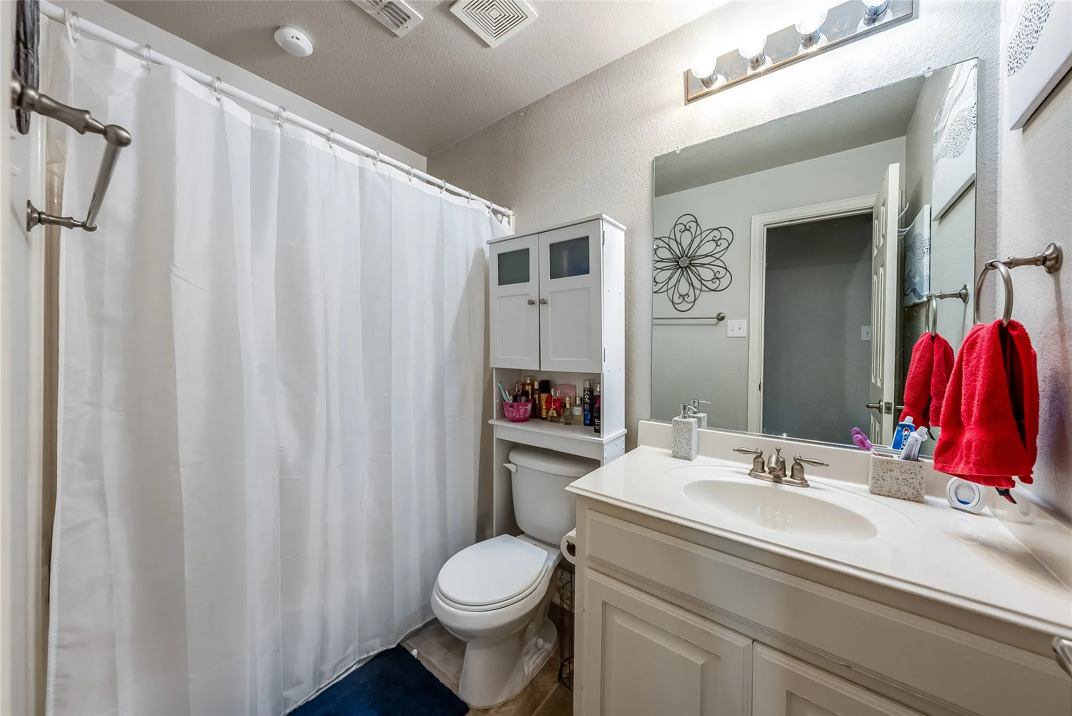 Single Family Residence For Rent in Denton County , 2824 Dawn Spring Drive, Little Elm, Texas 75068, 3 Bedroom, 2 Bathroom, 2 Garage spaces, 1,864 Sqft, built in 2006, mls#21387573, Real Estate Agent in Little Elm, Homes For Rent in Denton county, Homes For Rent in Little Elm, Realtor in Little Elm Texas, Real Estate Brokerage Independent Realty Texas, Luminita Cordes Realtor