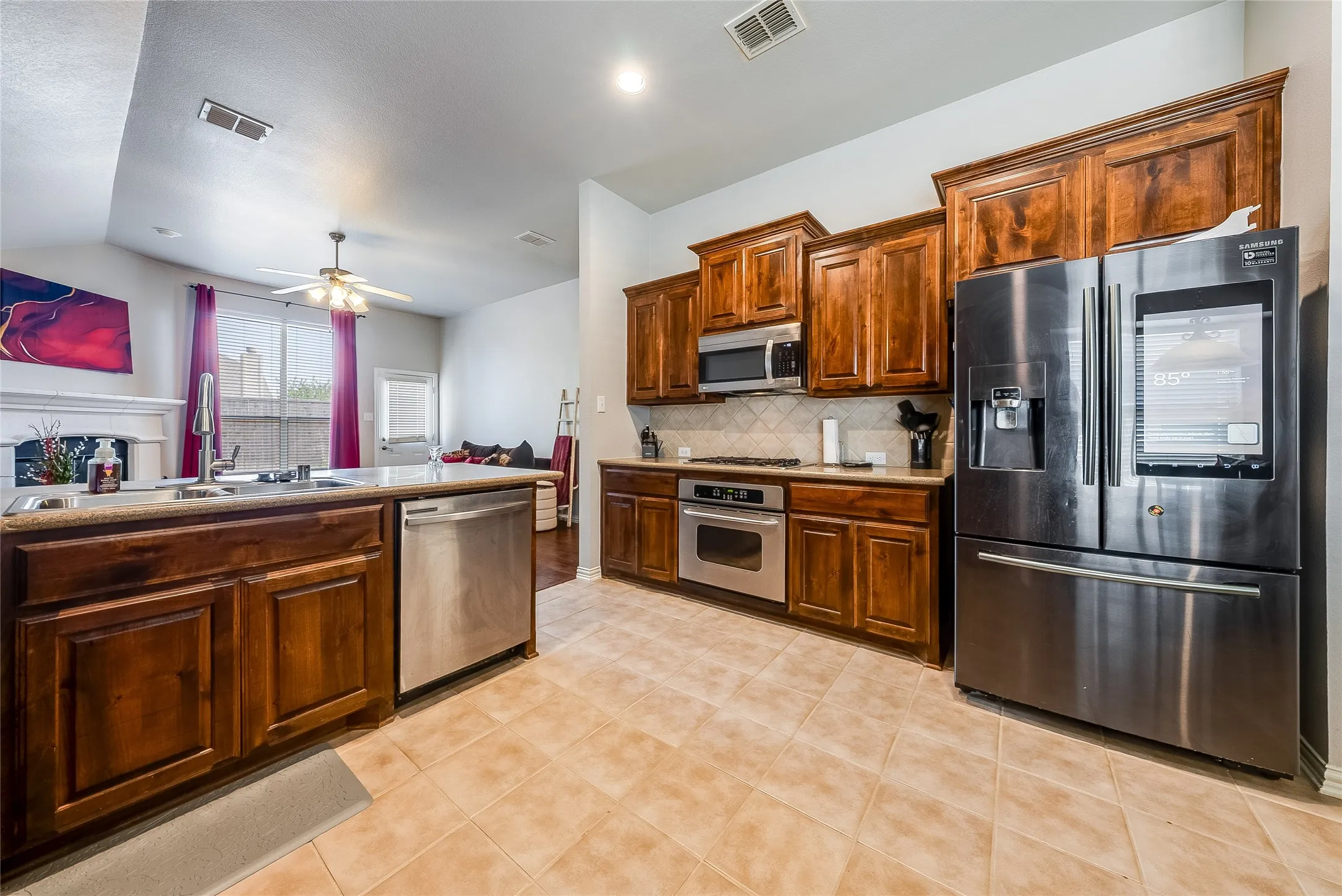 Single Family Residence For Rent in Denton County , 2824 Dawn Spring Drive, Little Elm, Texas 75068, 3 Bedroom, 2 Bathroom, 2 Garage spaces, 1,864 Sqft, built in 2006, mls#21387573, Real Estate Agent in Little Elm, Homes For Rent in Denton county, Homes For Rent in Little Elm, Realtor in Little Elm Texas, Real Estate Brokerage Independent Realty Texas, Luminita Cordes Realtor