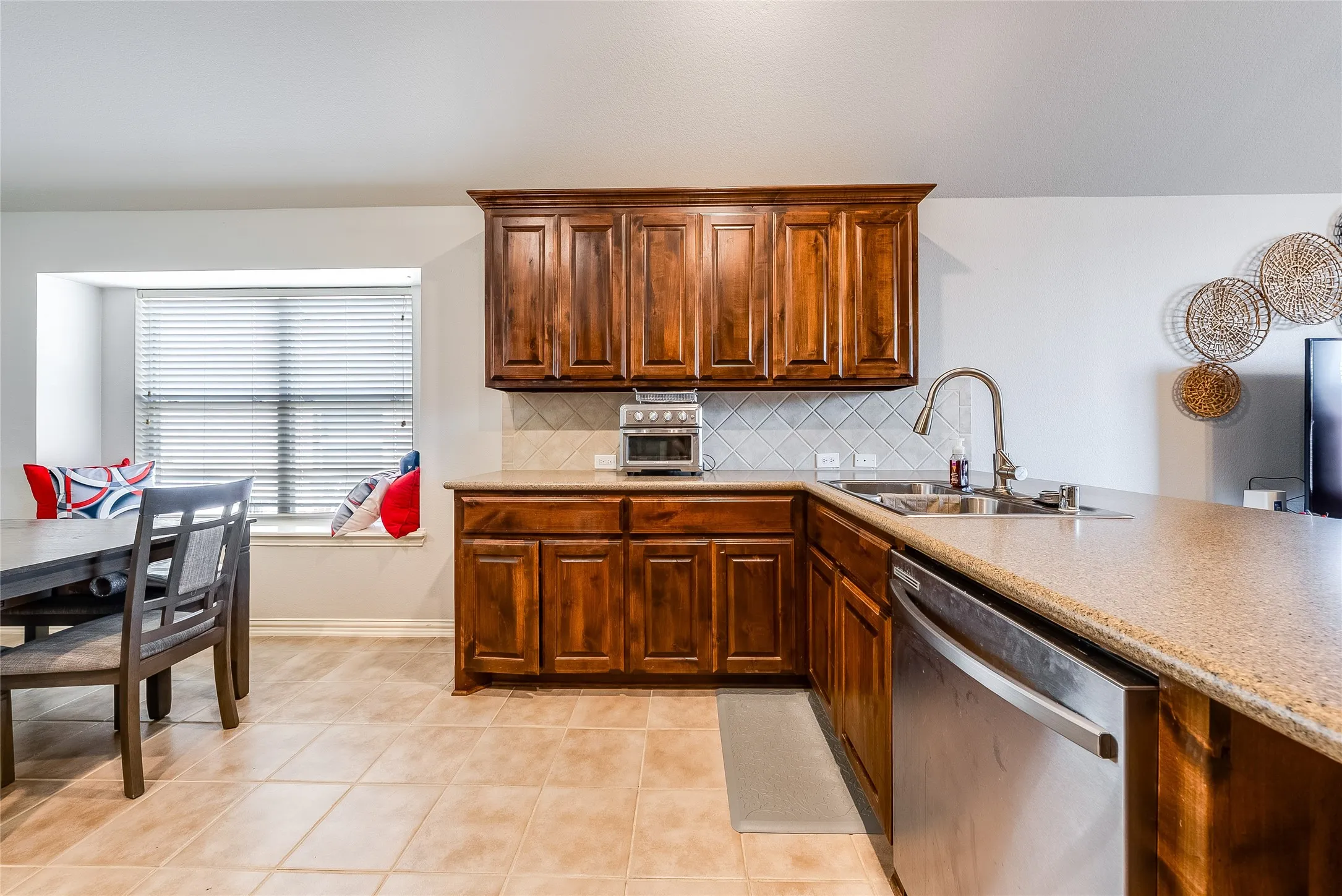 Single Family Residence For Rent in Denton County , 2824 Dawn Spring Drive, Little Elm, Texas 75068, 3 Bedroom, 2 Bathroom, 2 Garage spaces, 1,864 Sqft, built in 2006, mls#21387573, Real Estate Agent in Little Elm, Homes For Rent in Denton county, Homes For Rent in Little Elm, Realtor in Little Elm Texas, Real Estate Brokerage Independent Realty Texas, Luminita Cordes Realtor