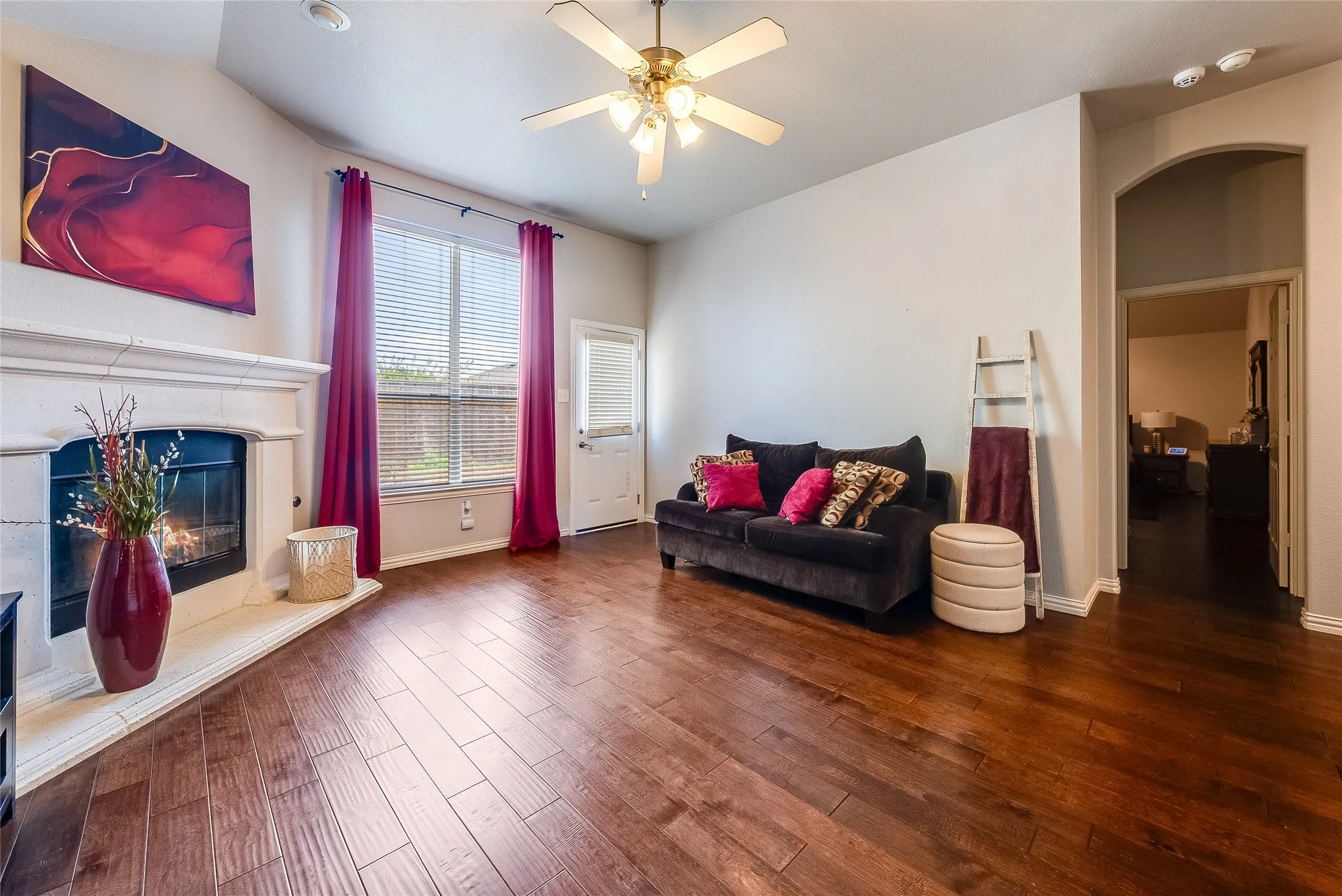 Single Family Residence For Rent in Denton County , 2824 Dawn Spring Drive, Little Elm, Texas 75068, 3 Bedroom, 2 Bathroom, 2 Garage spaces, 1,864 Sqft, built in 2006, mls#21387573, Real Estate Agent in Little Elm, Homes For Rent in Denton county, Homes For Rent in Little Elm, Realtor in Little Elm Texas, Real Estate Brokerage Independent Realty Texas, Luminita Cordes Realtor