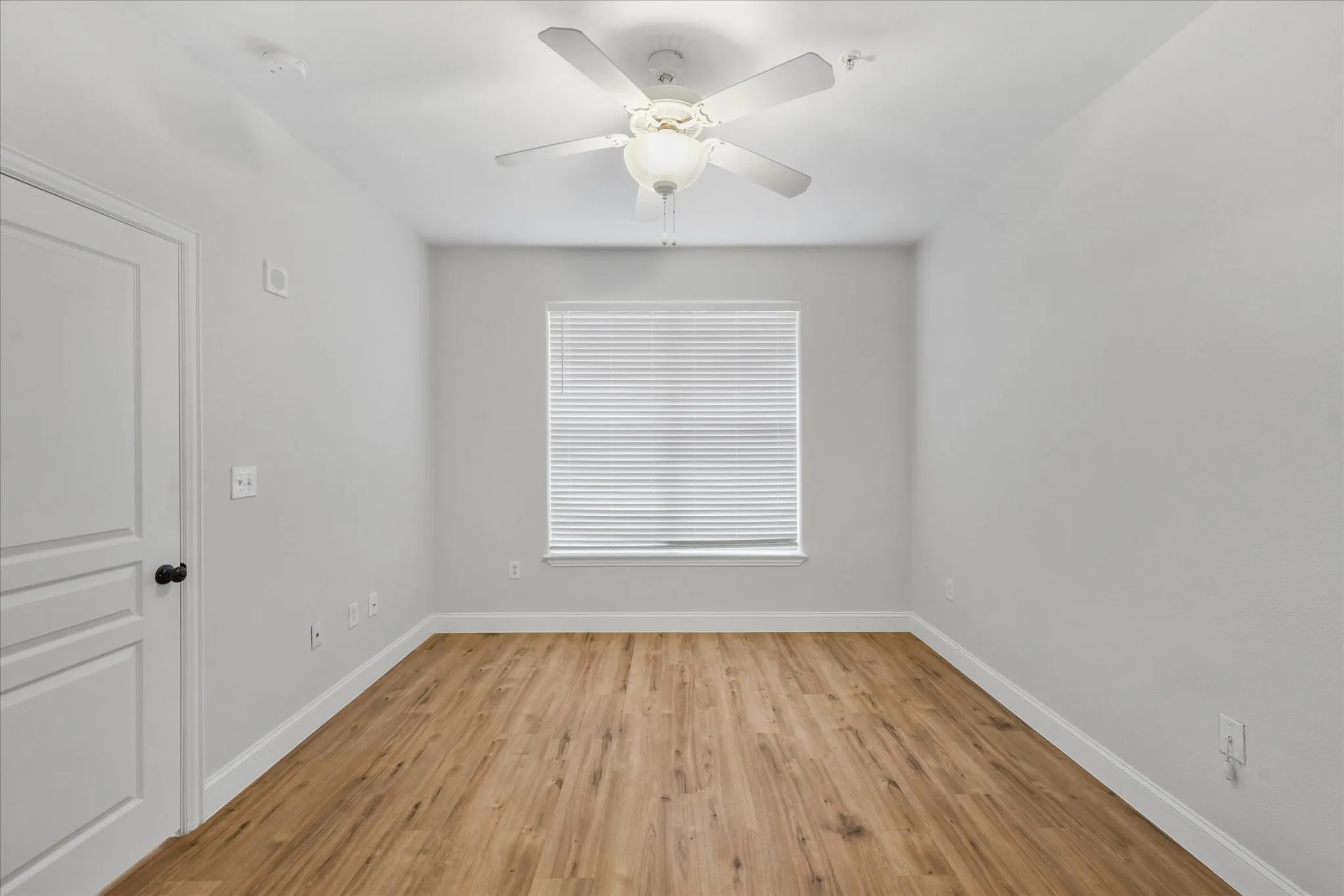 Condominium For Rent in Dallas County , 330 Las Colinas Boulevard E 168, Irving, Texas 75039, 1 Bedroom, 1 Bathroom, 1 Garage spaces, 861 Sqft, built in 2001, mls#21386759, Real Estate Agent in Irving, Homes For Rent in Dallas county, Homes For Rent in Irving, Realtor in Irving Texas, Real Estate Brokerage Independent Realty Texas, Luminita Cordes Realtor