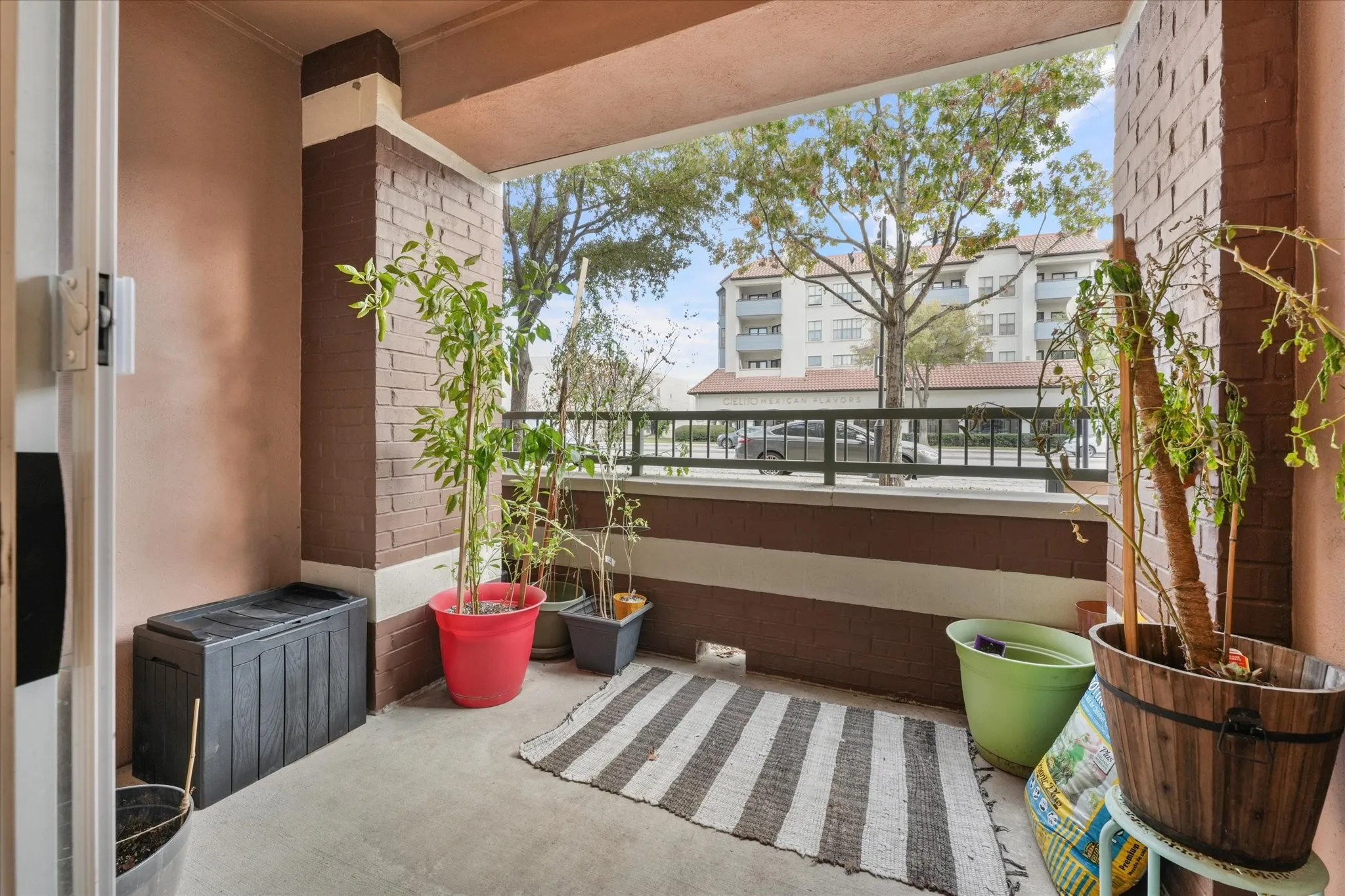 Condominium For Rent in Dallas County , 330 Las Colinas Boulevard E 168, Irving, Texas 75039, 1 Bedroom, 1 Bathroom, 1 Garage spaces, 861 Sqft, built in 2001, mls#21386759, Real Estate Agent in Irving, Homes For Rent in Dallas county, Homes For Rent in Irving, Realtor in Irving Texas, Real Estate Brokerage Independent Realty Texas, Luminita Cordes Realtor