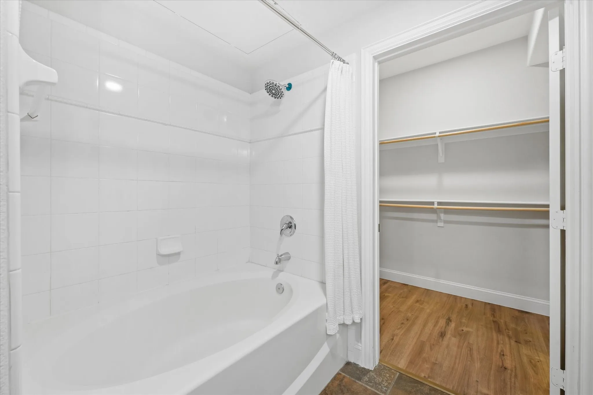 Condominium For Rent in Dallas County , 330 Las Colinas Boulevard E 168, Irving, Texas 75039, 1 Bedroom, 1 Bathroom, 1 Garage spaces, 861 Sqft, built in 2001, mls#21386759, Real Estate Agent in Irving, Homes For Rent in Dallas county, Homes For Rent in Irving, Realtor in Irving Texas, Real Estate Brokerage Independent Realty Texas, Luminita Cordes Realtor