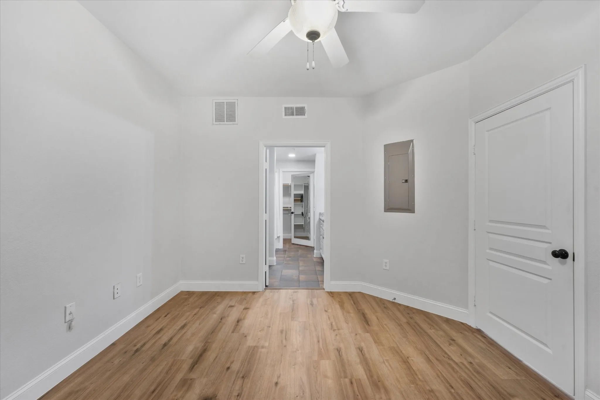 Condominium For Rent in Dallas County , 330 Las Colinas Boulevard E 168, Irving, Texas 75039, 1 Bedroom, 1 Bathroom, 1 Garage spaces, 861 Sqft, built in 2001, mls#21386759, Real Estate Agent in Irving, Homes For Rent in Dallas county, Homes For Rent in Irving, Realtor in Irving Texas, Real Estate Brokerage Independent Realty Texas, Luminita Cordes Realtor
