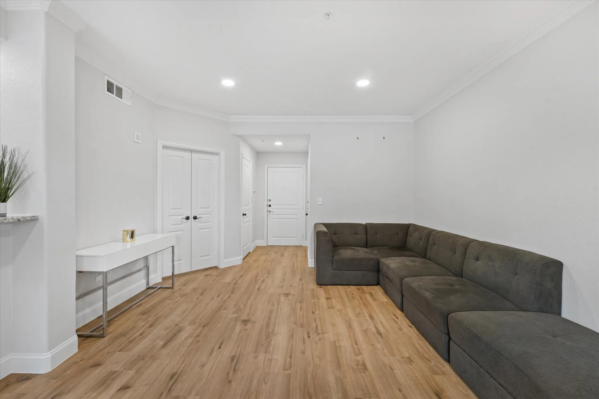 Condominium For Rent in Dallas County , 330 Las Colinas Boulevard E 168, Irving, Texas 75039, 1 Bedroom, 1 Bathroom, 1 Garage spaces, 861 Sqft, built in 2001, mls#21386759, Real Estate Agent in Irving, Homes For Rent in Dallas county, Homes For Rent in Irving, Realtor in Irving Texas, Real Estate Brokerage Independent Realty Texas, Luminita Cordes Realtor