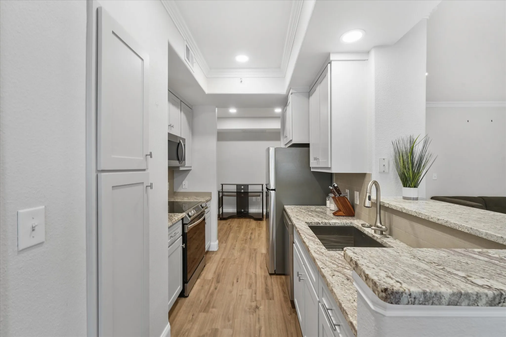 Condominium For Rent in Dallas County , 330 Las Colinas Boulevard E 168, Irving, Texas 75039, 1 Bedroom, 1 Bathroom, 1 Garage spaces, 861 Sqft, built in 2001, mls#21386759, Real Estate Agent in Irving, Homes For Rent in Dallas county, Homes For Rent in Irving, Realtor in Irving Texas, Real Estate Brokerage Independent Realty Texas, Luminita Cordes Realtor