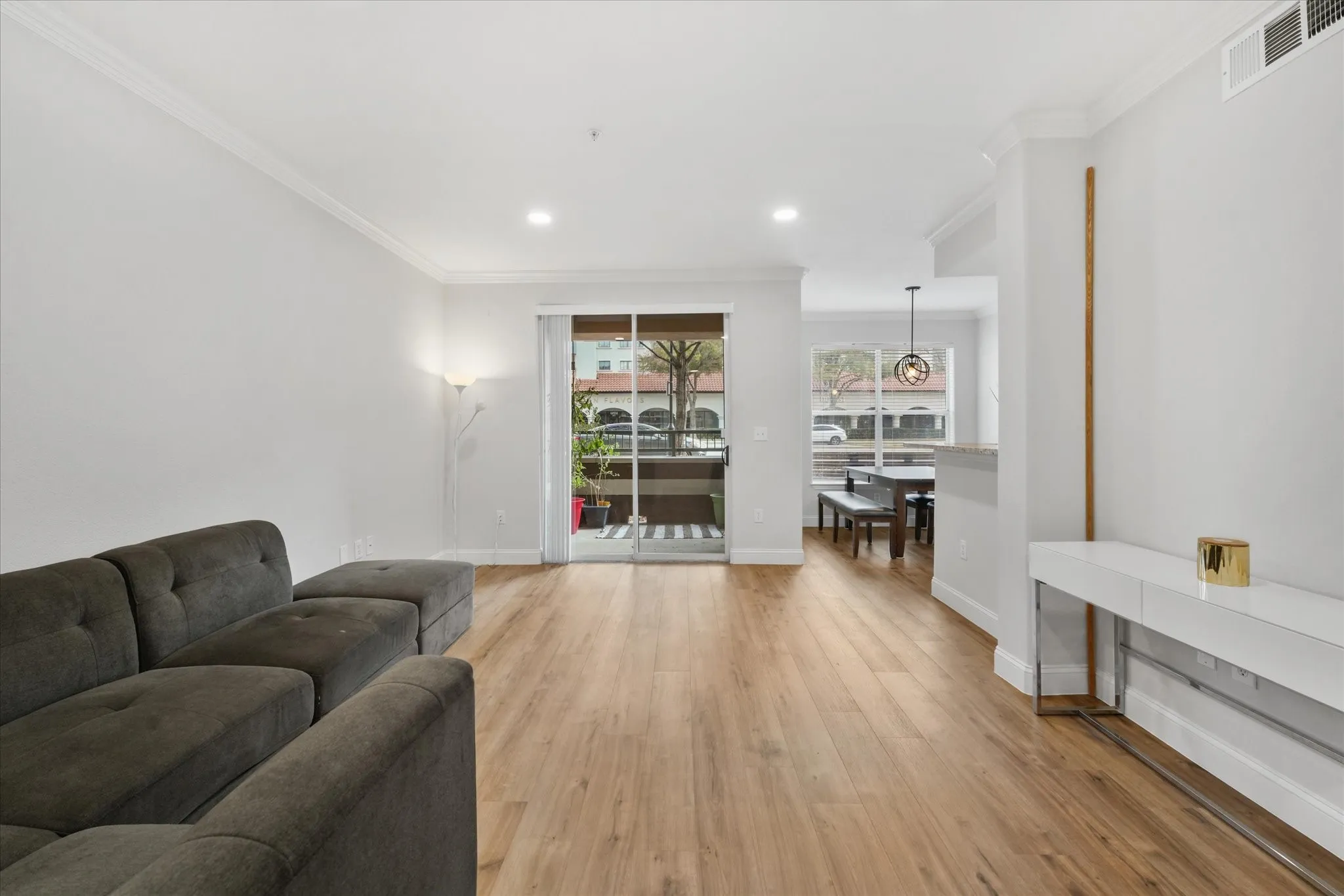 Condominium For Rent in Dallas County , 330 Las Colinas Boulevard E 168, Irving, Texas 75039, 1 Bedroom, 1 Bathroom, 1 Garage spaces, 861 Sqft, built in 2001, mls#21386759, Real Estate Agent in Irving, Homes For Rent in Dallas county, Homes For Rent in Irving, Realtor in Irving Texas, Real Estate Brokerage Independent Realty Texas, Luminita Cordes Realtor