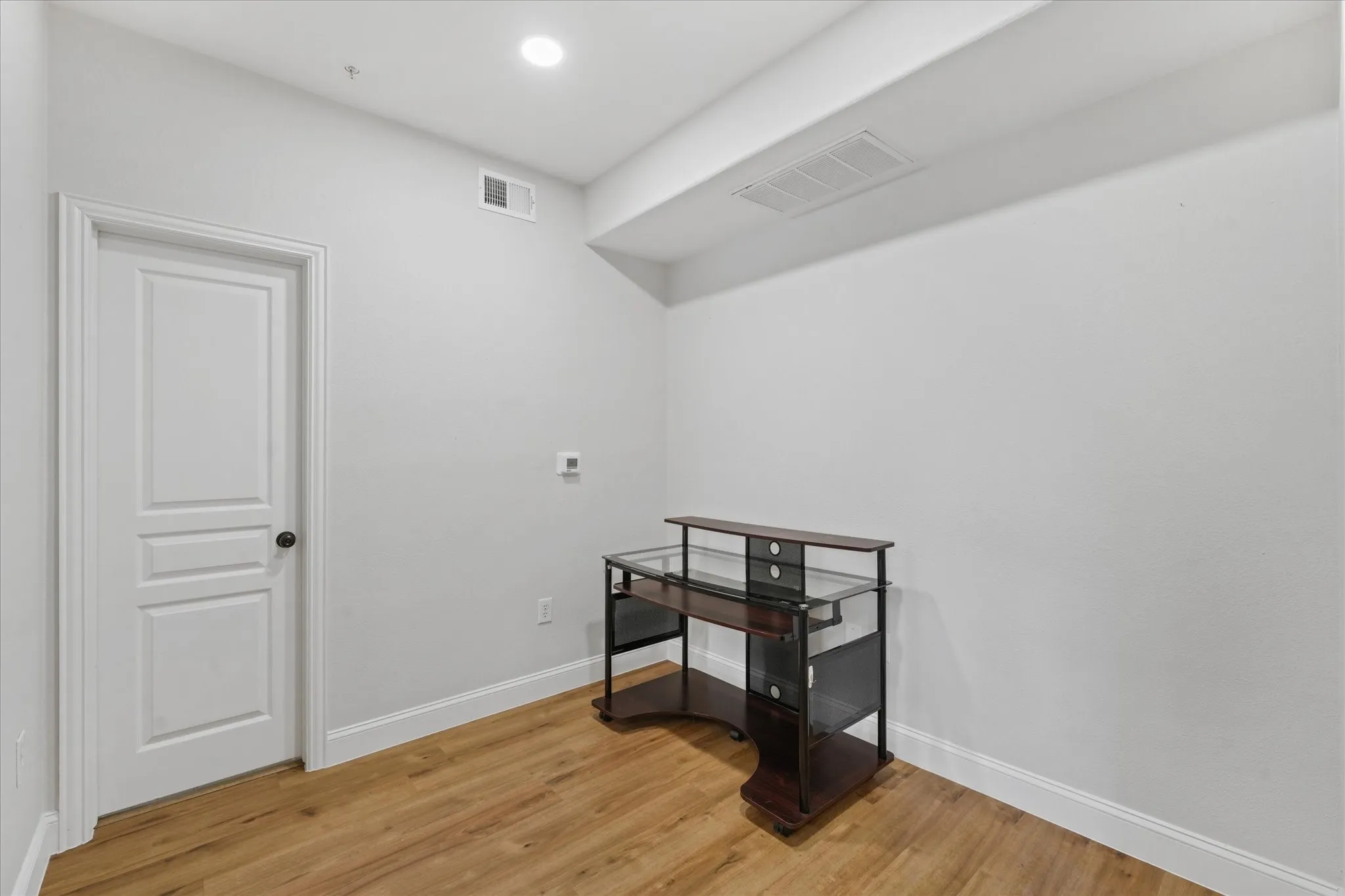 Condominium For Rent in Dallas County , 330 Las Colinas Boulevard E 168, Irving, Texas 75039, 1 Bedroom, 1 Bathroom, 1 Garage spaces, 861 Sqft, built in 2001, mls#21386759, Real Estate Agent in Irving, Homes For Rent in Dallas county, Homes For Rent in Irving, Realtor in Irving Texas, Real Estate Brokerage Independent Realty Texas, Luminita Cordes Realtor