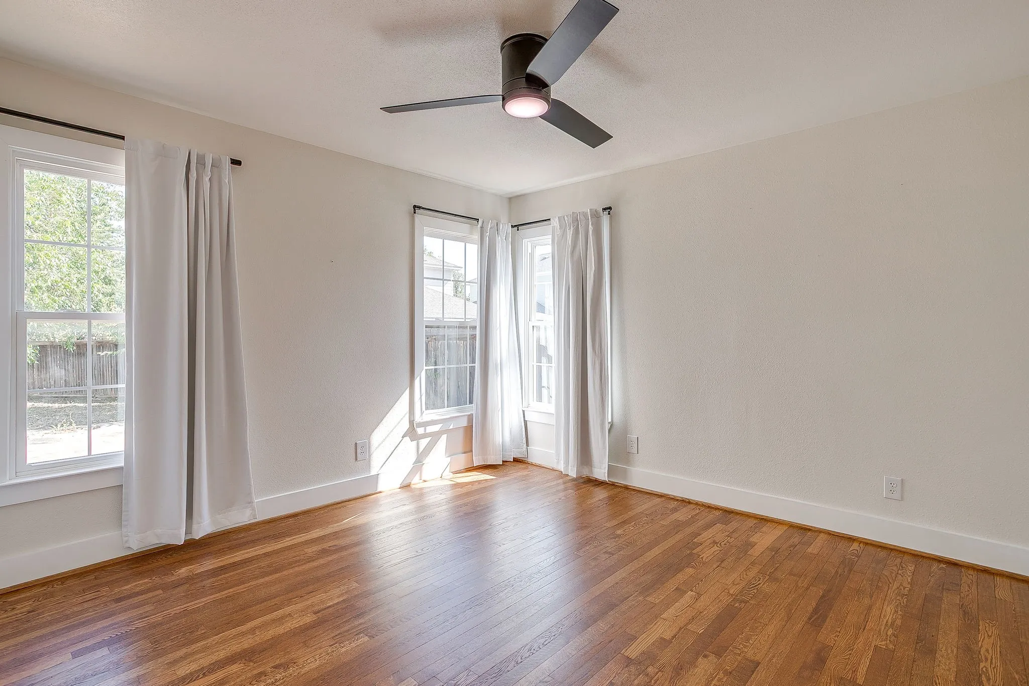 Single Family Residence For Rent in Tarrant County , 3504 Plymouth Avenue, Fort Worth, Texas 76109, 3 Bedroom, 2 Bathroom, Garage spaces, 2,240 Sqft, built in 1948, mls#21387178, Real Estate Agent in Fort Worth, Homes For Rent in Tarrant county, Homes For Rent in Fort Worth, Realtor in Fort Worth Texas, Real Estate Brokerage Independent Realty Texas, Luminita Cordes Realtor