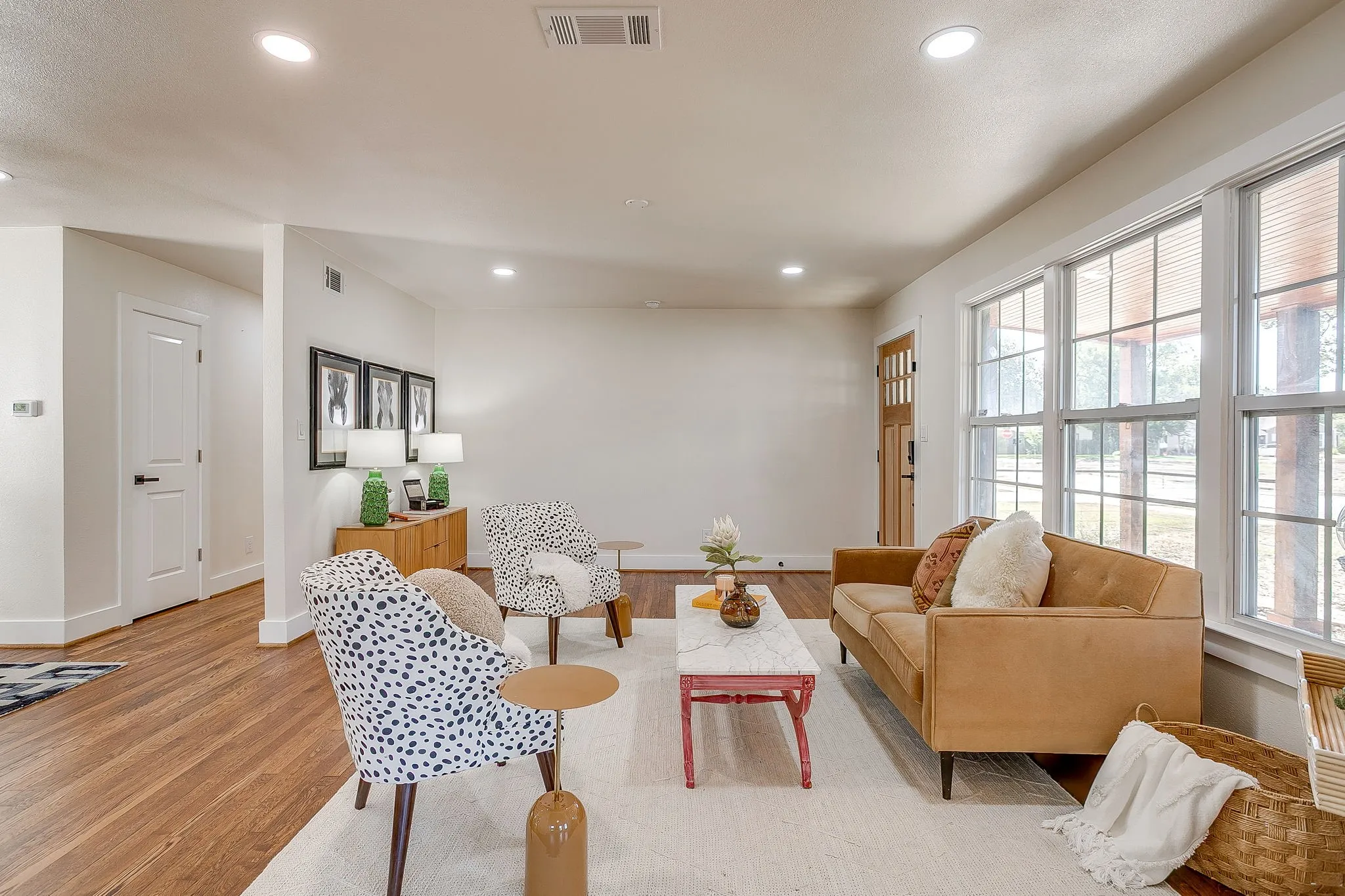 Single Family Residence For Rent in Tarrant County , 3504 Plymouth Avenue, Fort Worth, Texas 76109, 3 Bedroom, 2 Bathroom, Garage spaces, 2,240 Sqft, built in 1948, mls#21387178, Real Estate Agent in Fort Worth, Homes For Rent in Tarrant county, Homes For Rent in Fort Worth, Realtor in Fort Worth Texas, Real Estate Brokerage Independent Realty Texas, Luminita Cordes Realtor