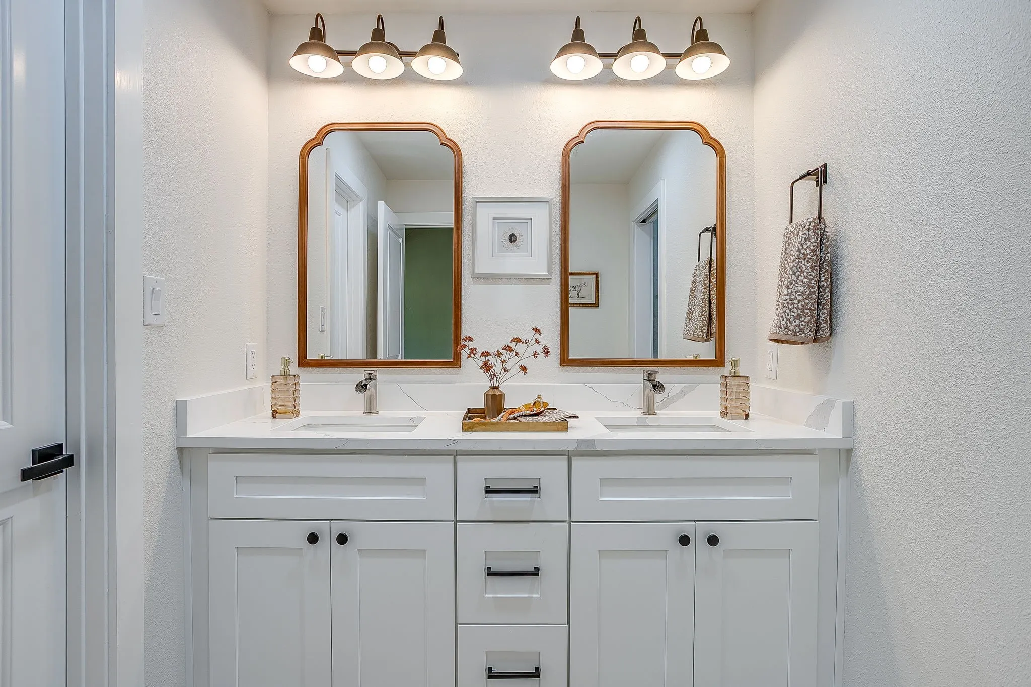 Single Family Residence For Rent in Tarrant County , 3504 Plymouth Avenue, Fort Worth, Texas 76109, 3 Bedroom, 2 Bathroom, Garage spaces, 2,240 Sqft, built in 1948, mls#21387178, Real Estate Agent in Fort Worth, Homes For Rent in Tarrant county, Homes For Rent in Fort Worth, Realtor in Fort Worth Texas, Real Estate Brokerage Independent Realty Texas, Luminita Cordes Realtor