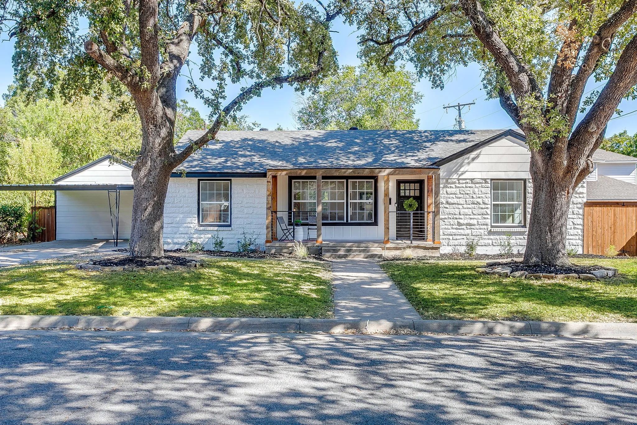 Single Family Residence For Rent in Tarrant County , 3504 Plymouth Avenue, Fort Worth, Texas 76109, 3 Bedroom, 2 Bathroom, Garage spaces, 2,240 Sqft, built in 1948, mls#21387178, Real Estate Agent in Fort Worth, Homes For Rent in Tarrant county, Homes For Rent in Fort Worth, Realtor in Fort Worth Texas, Real Estate Brokerage Independent Realty Texas, Luminita Cordes Realtor