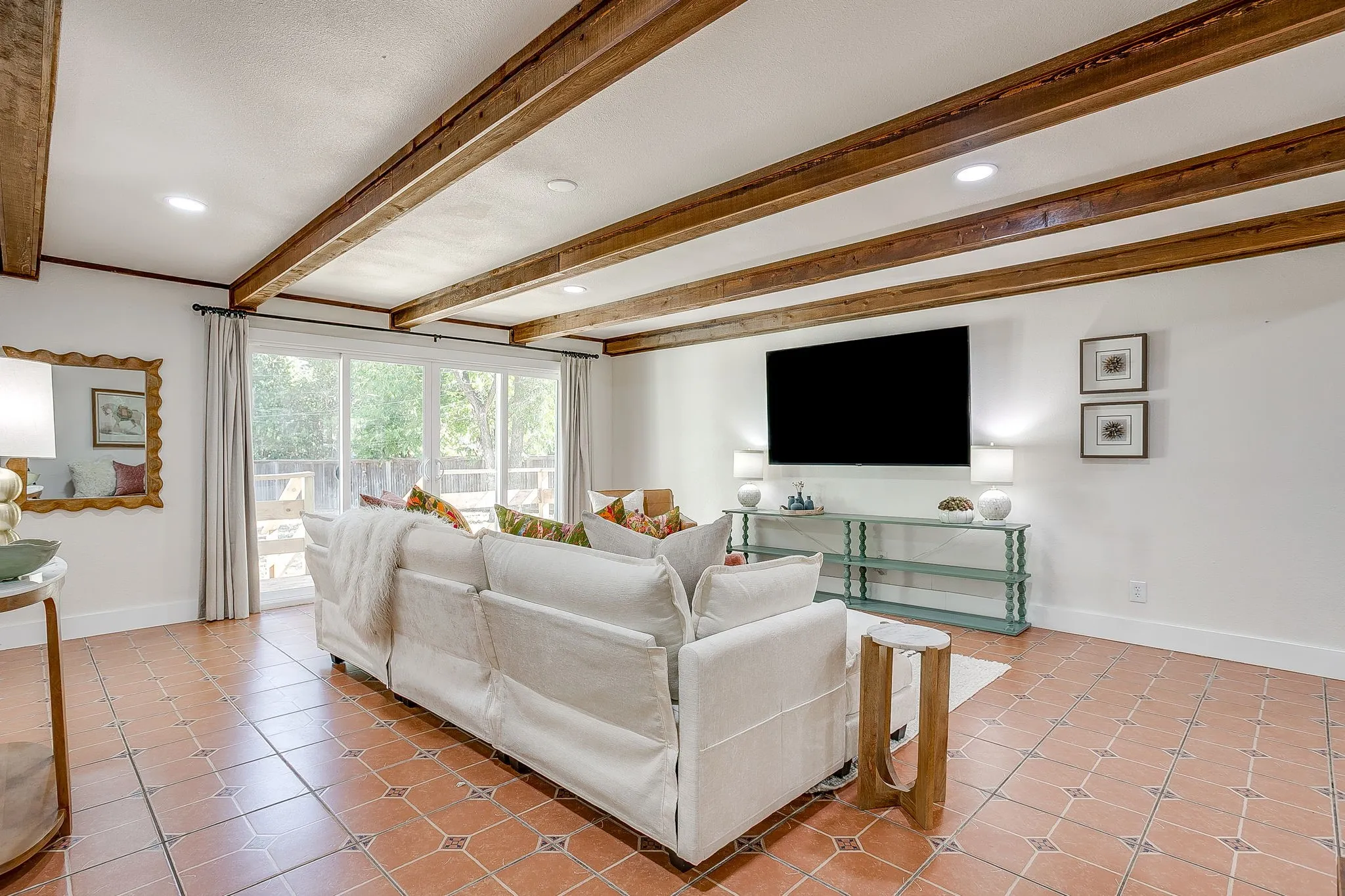 Single Family Residence For Rent in Tarrant County , 3504 Plymouth Avenue, Fort Worth, Texas 76109, 3 Bedroom, 2 Bathroom, Garage spaces, 2,240 Sqft, built in 1948, mls#21387178, Real Estate Agent in Fort Worth, Homes For Rent in Tarrant county, Homes For Rent in Fort Worth, Realtor in Fort Worth Texas, Real Estate Brokerage Independent Realty Texas, Luminita Cordes Realtor