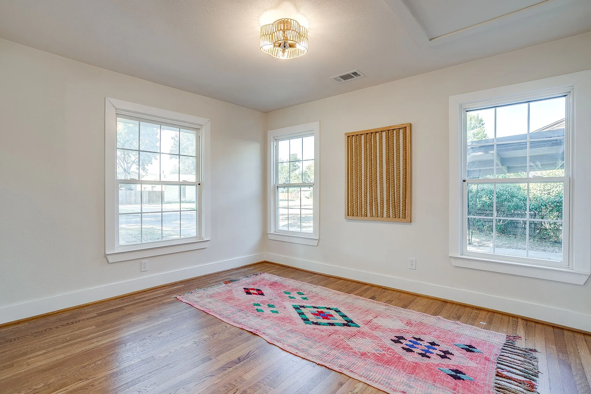 Single Family Residence For Rent in Tarrant County , 3504 Plymouth Avenue, Fort Worth, Texas 76109, 3 Bedroom, 2 Bathroom, Garage spaces, 2,240 Sqft, built in 1948, mls#21387178, Real Estate Agent in Fort Worth, Homes For Rent in Tarrant county, Homes For Rent in Fort Worth, Realtor in Fort Worth Texas, Real Estate Brokerage Independent Realty Texas, Luminita Cordes Realtor