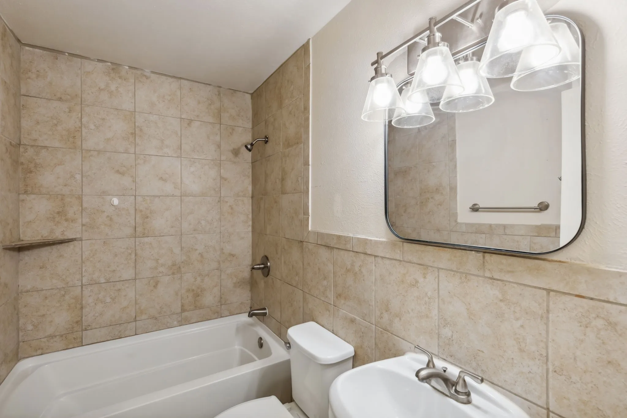 Single Family Residence For Rent in Tarrant County , 809 Helen Drive, Bedford, Texas 76022, 3 Bedroom, 2 Bathroom, 1 Garage spaces, 999 Sqft, built in 1959, mls#21386199, Real Estate Agent in Bedford, Homes For Rent in Tarrant county, Homes For Rent in Bedford, Realtor in Bedford Texas, Real Estate Brokerage Independent Realty Texas, Luminita Cordes Realtor