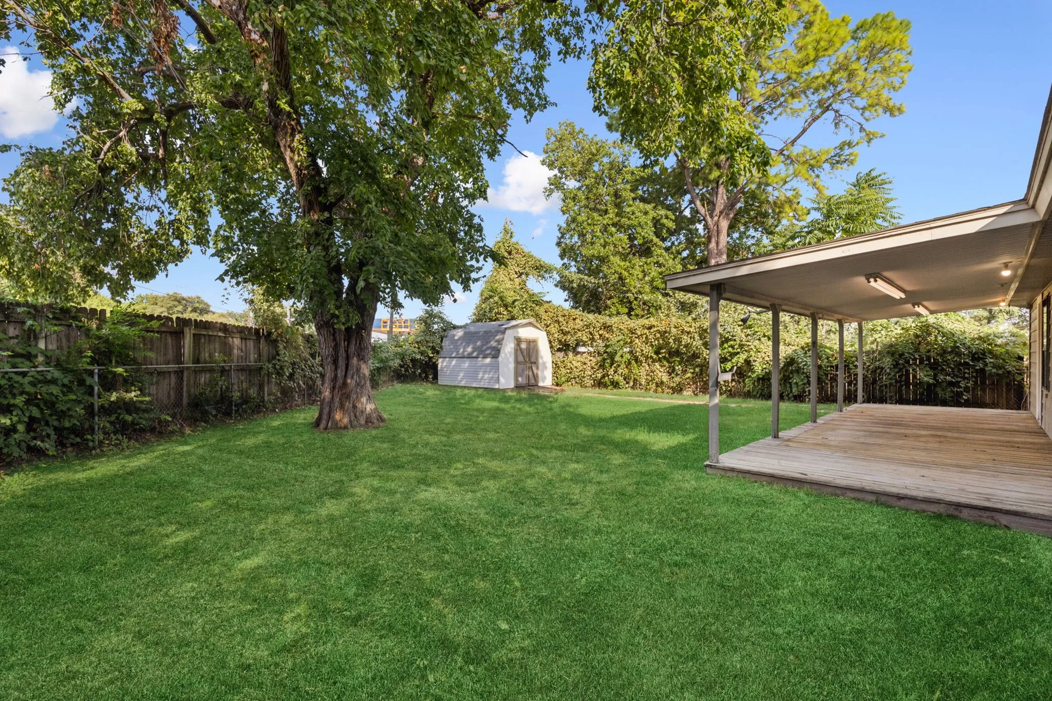 Single Family Residence For Rent in Tarrant County , 809 Helen Drive, Bedford, Texas 76022, 3 Bedroom, 2 Bathroom, 1 Garage spaces, 999 Sqft, built in 1959, mls#21386199, Real Estate Agent in Bedford, Homes For Rent in Tarrant county, Homes For Rent in Bedford, Realtor in Bedford Texas, Real Estate Brokerage Independent Realty Texas, Luminita Cordes Realtor