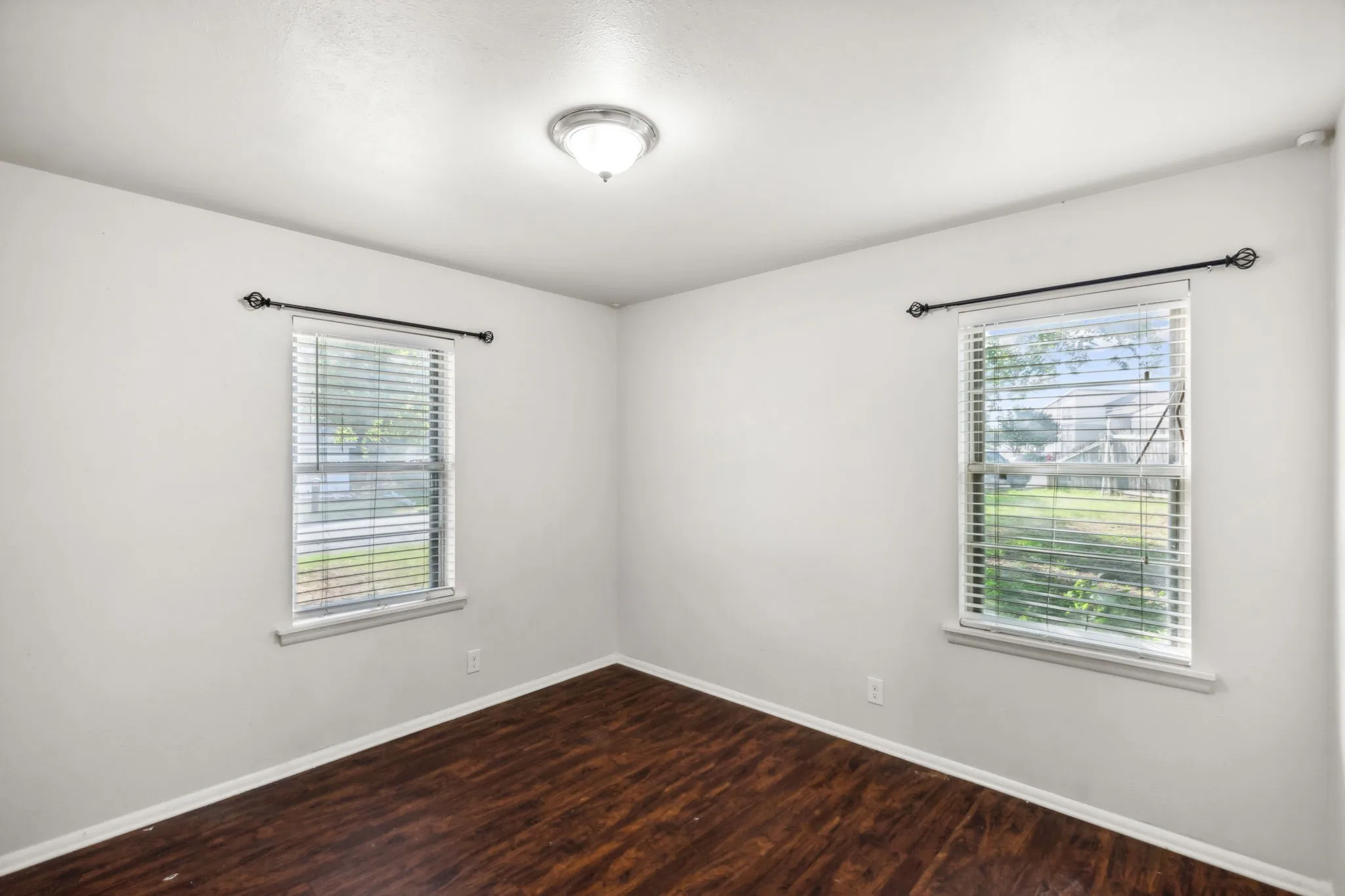 Single Family Residence For Rent in Tarrant County , 809 Helen Drive, Bedford, Texas 76022, 3 Bedroom, 2 Bathroom, 1 Garage spaces, 999 Sqft, built in 1959, mls#21386199, Real Estate Agent in Bedford, Homes For Rent in Tarrant county, Homes For Rent in Bedford, Realtor in Bedford Texas, Real Estate Brokerage Independent Realty Texas, Luminita Cordes Realtor