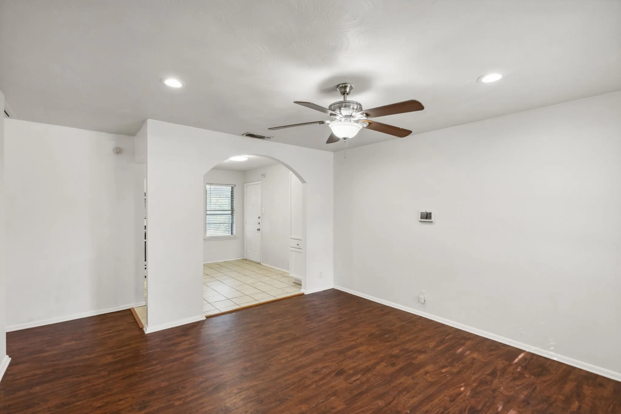 Single Family Residence For Rent in Tarrant County , 809 Helen Drive, Bedford, Texas 76022, 3 Bedroom, 2 Bathroom, 1 Garage spaces, 999 Sqft, built in 1959, mls#21386199, Real Estate Agent in Bedford, Homes For Rent in Tarrant county, Homes For Rent in Bedford, Realtor in Bedford Texas, Real Estate Brokerage Independent Realty Texas, Luminita Cordes Realtor
