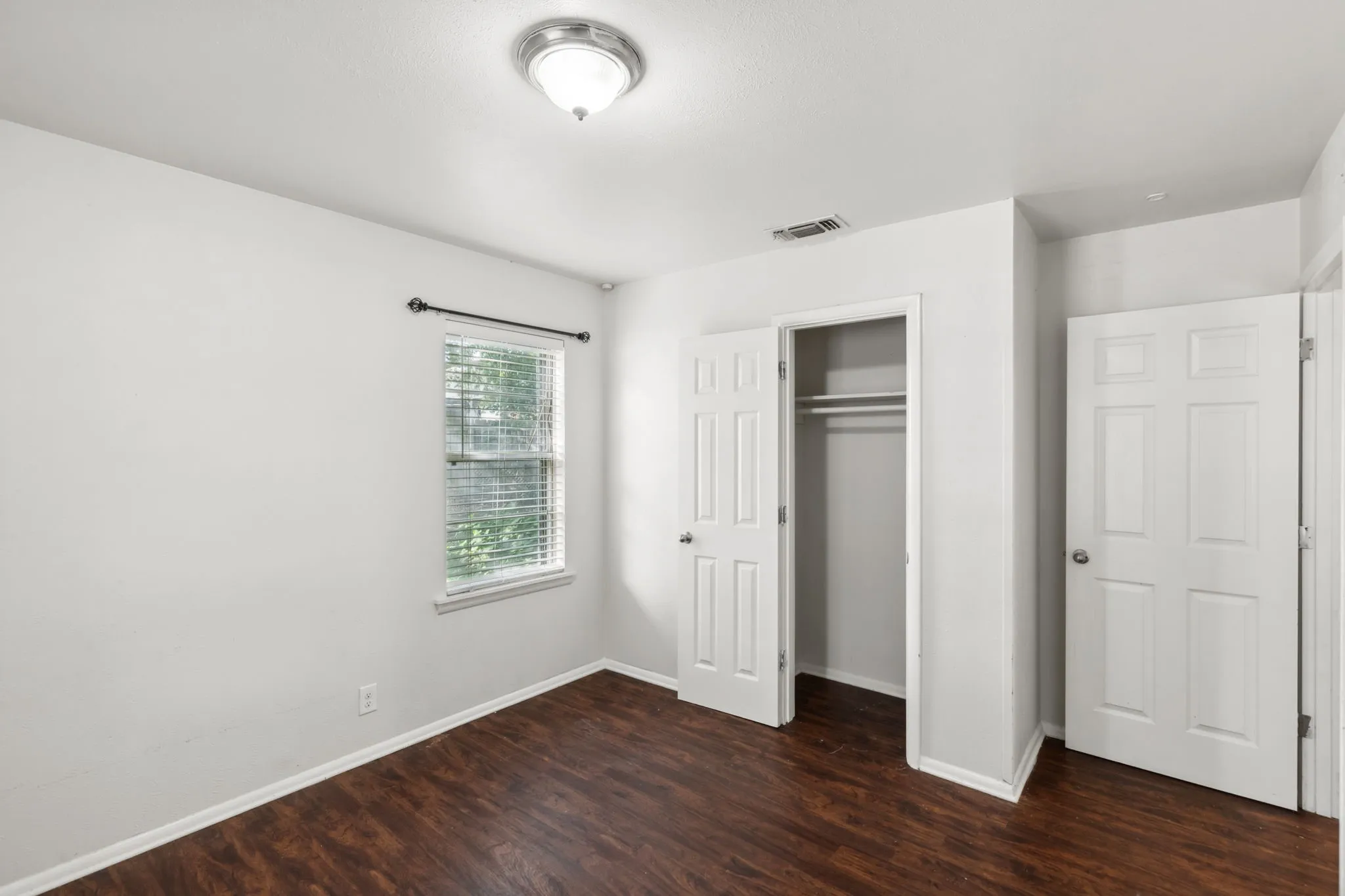 Single Family Residence For Rent in Tarrant County , 809 Helen Drive, Bedford, Texas 76022, 3 Bedroom, 2 Bathroom, 1 Garage spaces, 999 Sqft, built in 1959, mls#21386199, Real Estate Agent in Bedford, Homes For Rent in Tarrant county, Homes For Rent in Bedford, Realtor in Bedford Texas, Real Estate Brokerage Independent Realty Texas, Luminita Cordes Realtor