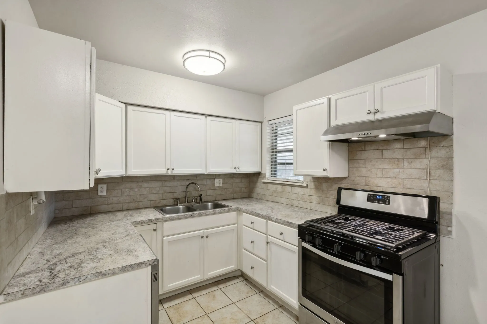 Single Family Residence For Rent in Tarrant County , 809 Helen Drive, Bedford, Texas 76022, 3 Bedroom, 2 Bathroom, 1 Garage spaces, 999 Sqft, built in 1959, mls#21386199, Real Estate Agent in Bedford, Homes For Rent in Tarrant county, Homes For Rent in Bedford, Realtor in Bedford Texas, Real Estate Brokerage Independent Realty Texas, Luminita Cordes Realtor