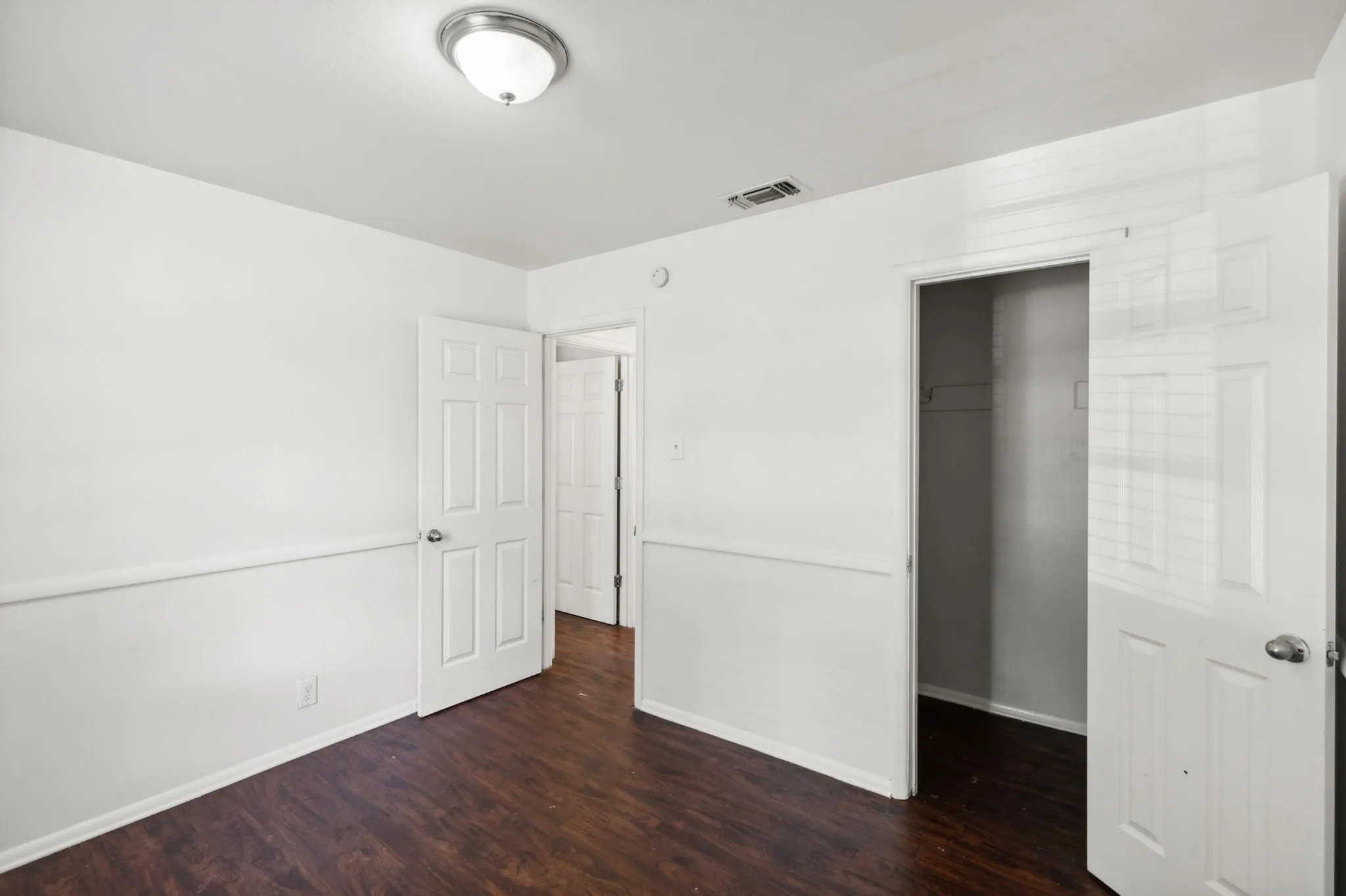 Single Family Residence For Rent in Tarrant County , 809 Helen Drive, Bedford, Texas 76022, 3 Bedroom, 2 Bathroom, 1 Garage spaces, 999 Sqft, built in 1959, mls#21386199, Real Estate Agent in Bedford, Homes For Rent in Tarrant county, Homes For Rent in Bedford, Realtor in Bedford Texas, Real Estate Brokerage Independent Realty Texas, Luminita Cordes Realtor
