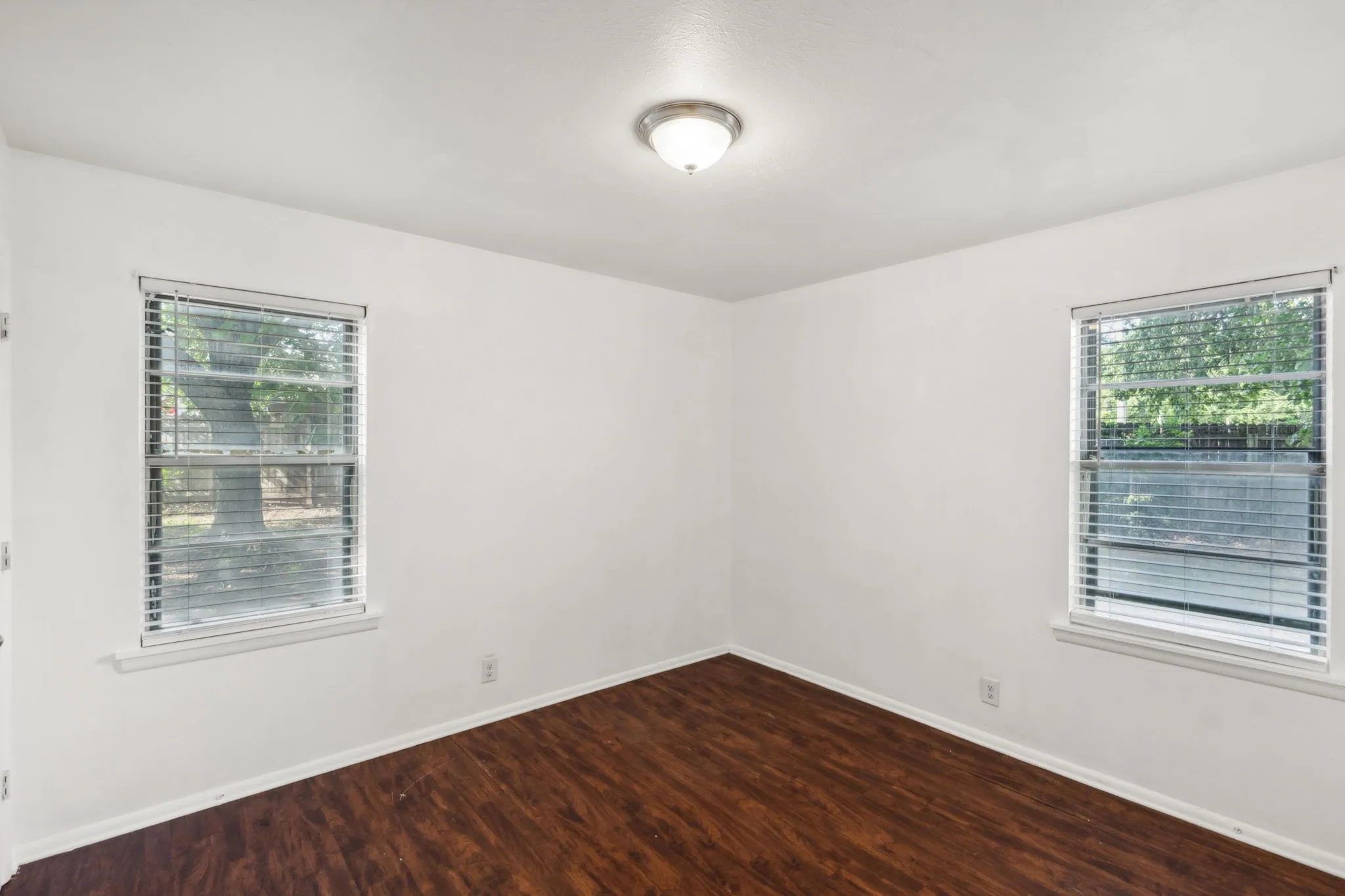 Single Family Residence For Rent in Tarrant County , 809 Helen Drive, Bedford, Texas 76022, 3 Bedroom, 2 Bathroom, 1 Garage spaces, 999 Sqft, built in 1959, mls#21386199, Real Estate Agent in Bedford, Homes For Rent in Tarrant county, Homes For Rent in Bedford, Realtor in Bedford Texas, Real Estate Brokerage Independent Realty Texas, Luminita Cordes Realtor