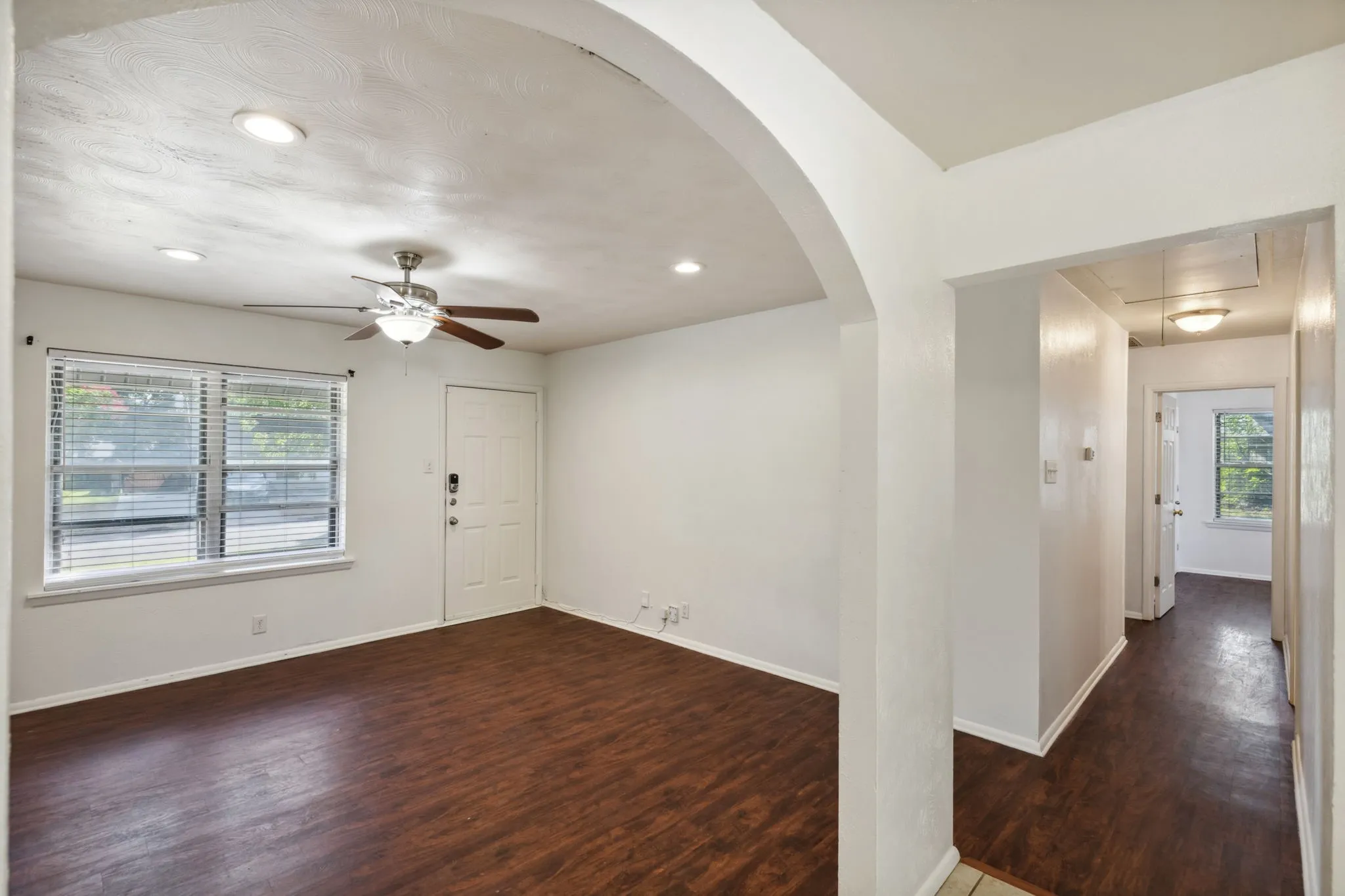 Single Family Residence For Rent in Tarrant County , 809 Helen Drive, Bedford, Texas 76022, 3 Bedroom, 2 Bathroom, 1 Garage spaces, 999 Sqft, built in 1959, mls#21386199, Real Estate Agent in Bedford, Homes For Rent in Tarrant county, Homes For Rent in Bedford, Realtor in Bedford Texas, Real Estate Brokerage Independent Realty Texas, Luminita Cordes Realtor