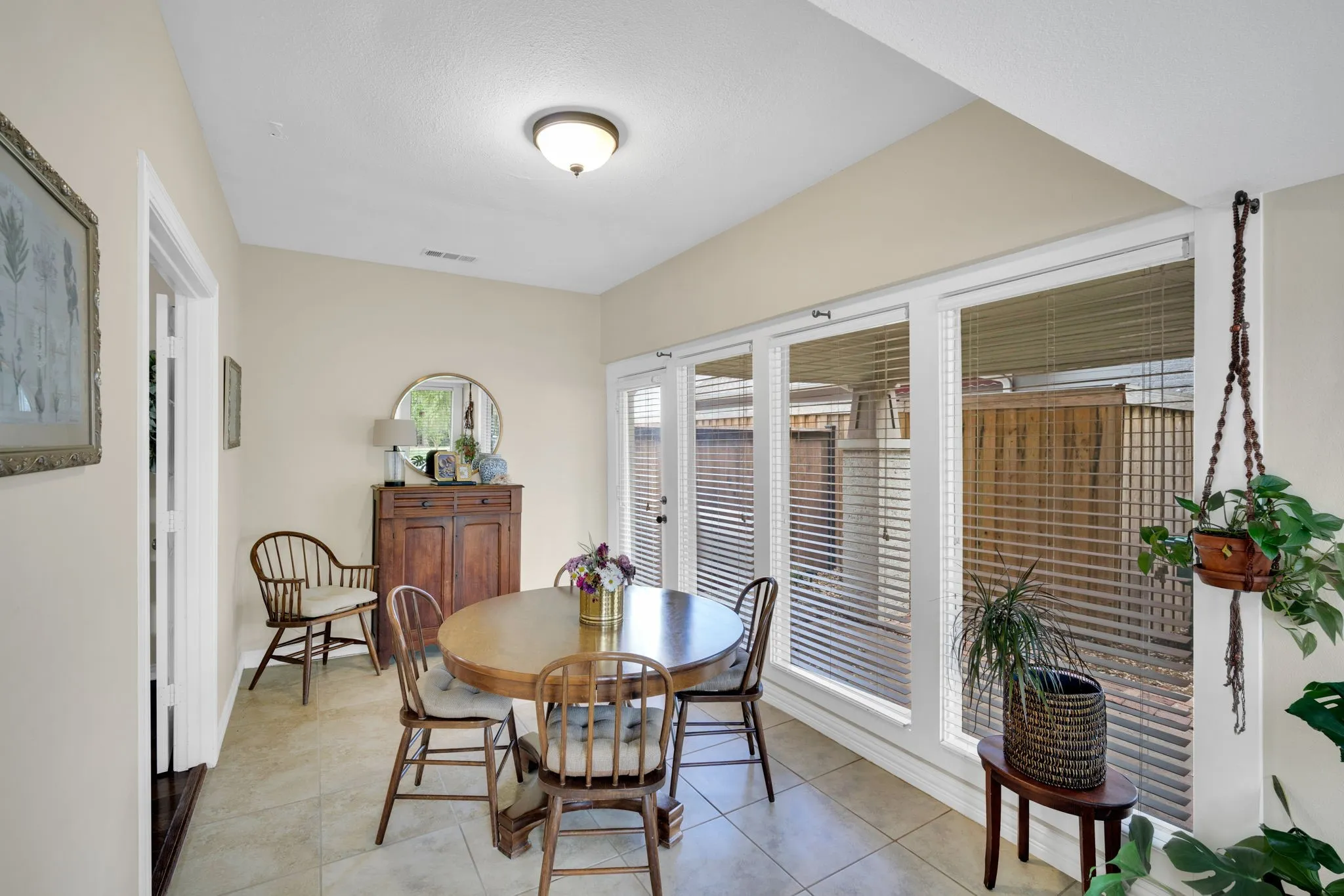 Single Family Residence For Sale in Tarrant County , 4704 Birchman Avenue, Fort Worth, Texas 76107, 3 Bedroom, 2 Bathroom, 2 Garage spaces, 1,582 Sqft, built in 1927, mls#21385871, Real Estate Agent in Fort Worth, Homes For Sale in Tarrant county, Homes For Sale in Fort Worth, Realtor in Fort Worth Texas, Real Estate Brokerage Independent Realty Texas, Luminita Cordes Realtor