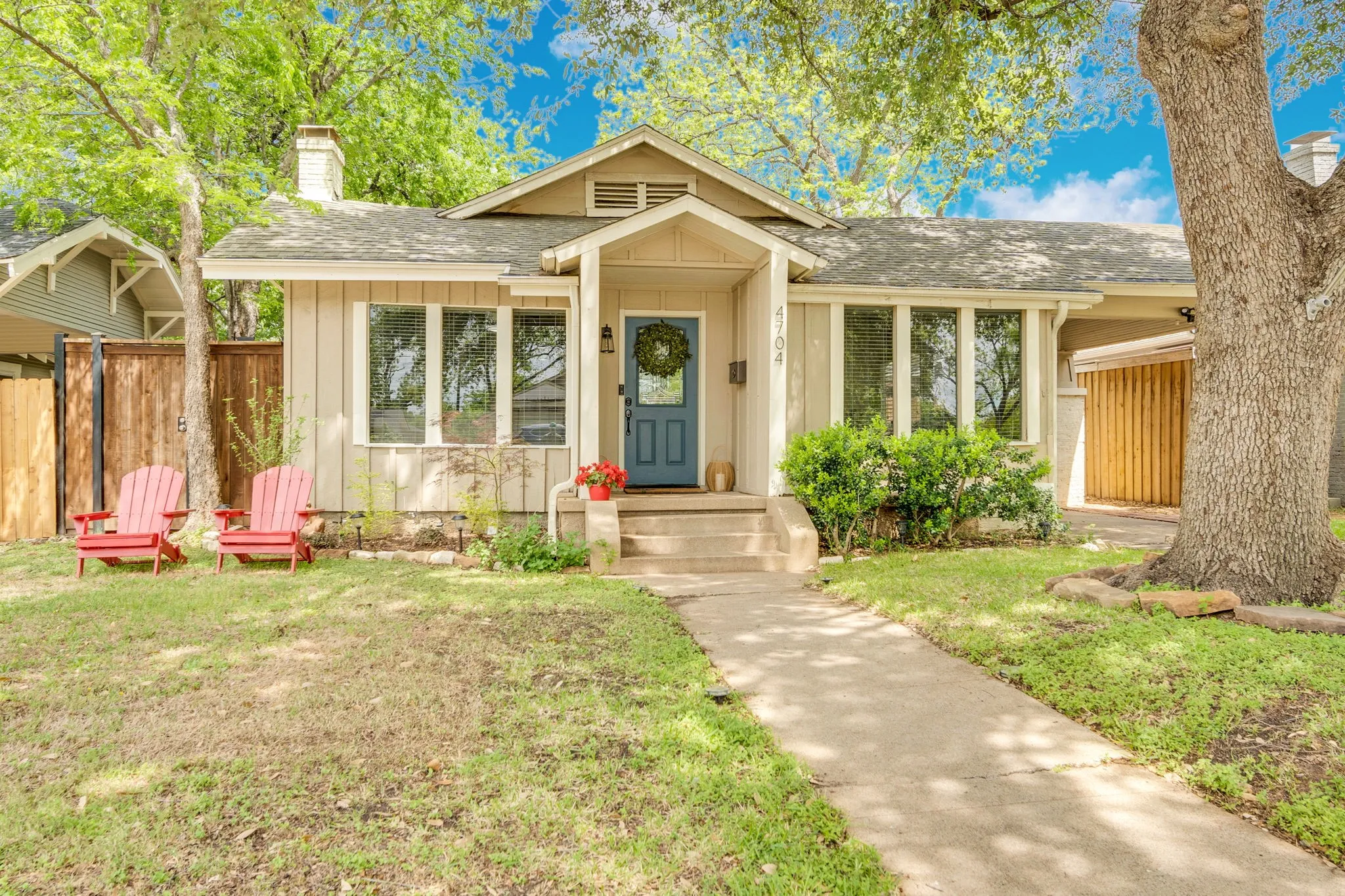 Single Family Residence For Sale in Tarrant County , 4704 Birchman Avenue, Fort Worth, Texas 76107, 3 Bedroom, 2 Bathroom, 2 Garage spaces, 1,582 Sqft, built in 1927, mls#21385871, Real Estate Agent in Fort Worth, Homes For Sale in Tarrant county, Homes For Sale in Fort Worth, Realtor in Fort Worth Texas, Real Estate Brokerage Independent Realty Texas, Luminita Cordes Realtor