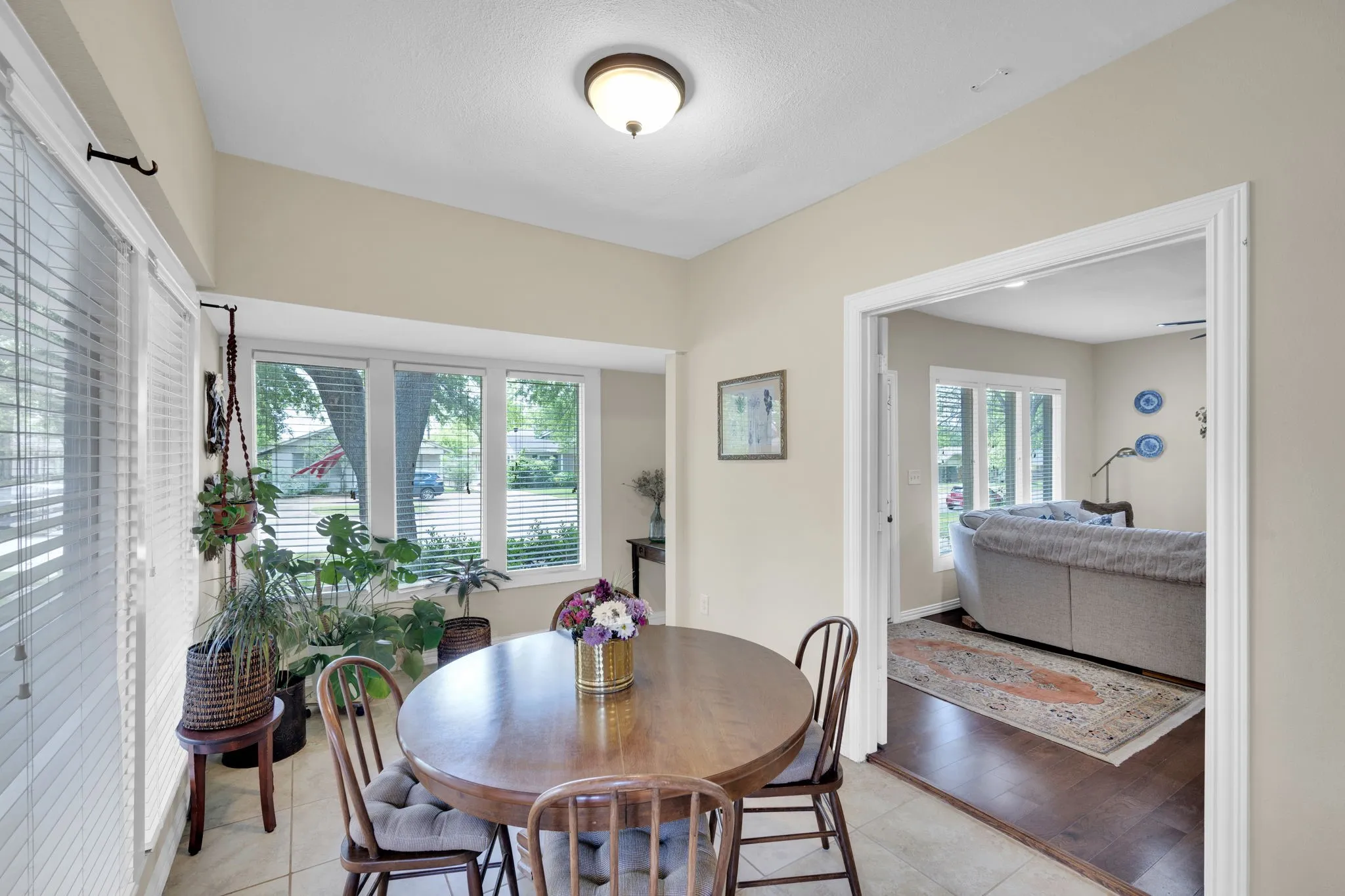 Single Family Residence For Sale in Tarrant County , 4704 Birchman Avenue, Fort Worth, Texas 76107, 3 Bedroom, 2 Bathroom, 2 Garage spaces, 1,582 Sqft, built in 1927, mls#21385871, Real Estate Agent in Fort Worth, Homes For Sale in Tarrant county, Homes For Sale in Fort Worth, Realtor in Fort Worth Texas, Real Estate Brokerage Independent Realty Texas, Luminita Cordes Realtor