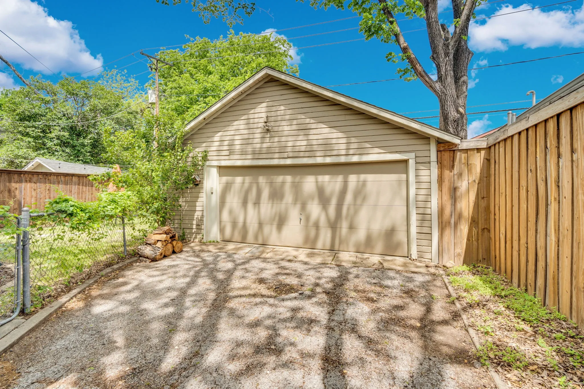 Single Family Residence For Sale in Tarrant County , 4704 Birchman Avenue, Fort Worth, Texas 76107, 3 Bedroom, 2 Bathroom, 2 Garage spaces, 1,582 Sqft, built in 1927, mls#21385871, Real Estate Agent in Fort Worth, Homes For Sale in Tarrant county, Homes For Sale in Fort Worth, Realtor in Fort Worth Texas, Real Estate Brokerage Independent Realty Texas, Luminita Cordes Realtor