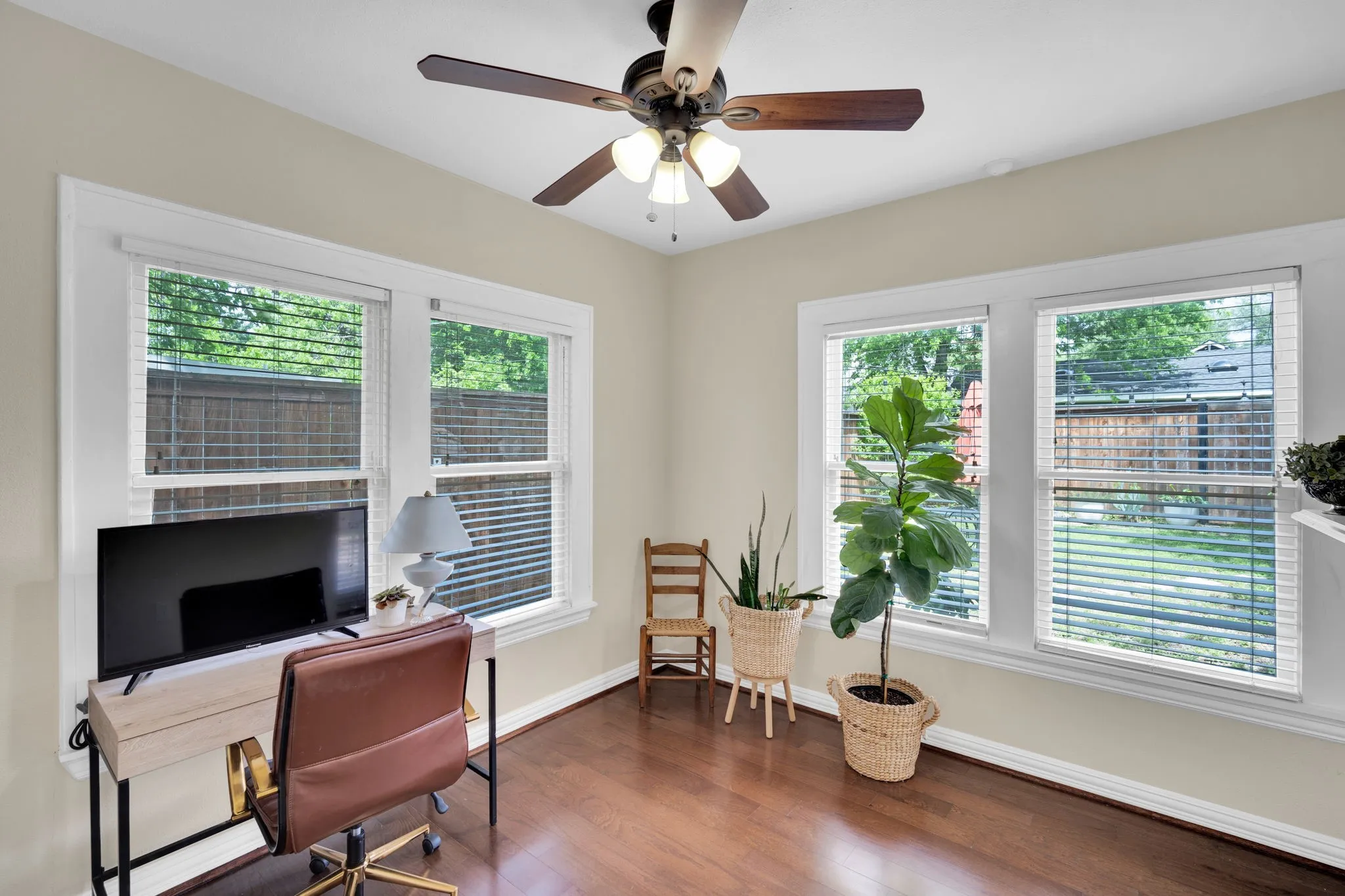 Single Family Residence For Sale in Tarrant County , 4704 Birchman Avenue, Fort Worth, Texas 76107, 3 Bedroom, 2 Bathroom, 2 Garage spaces, 1,582 Sqft, built in 1927, mls#21385871, Real Estate Agent in Fort Worth, Homes For Sale in Tarrant county, Homes For Sale in Fort Worth, Realtor in Fort Worth Texas, Real Estate Brokerage Independent Realty Texas, Luminita Cordes Realtor