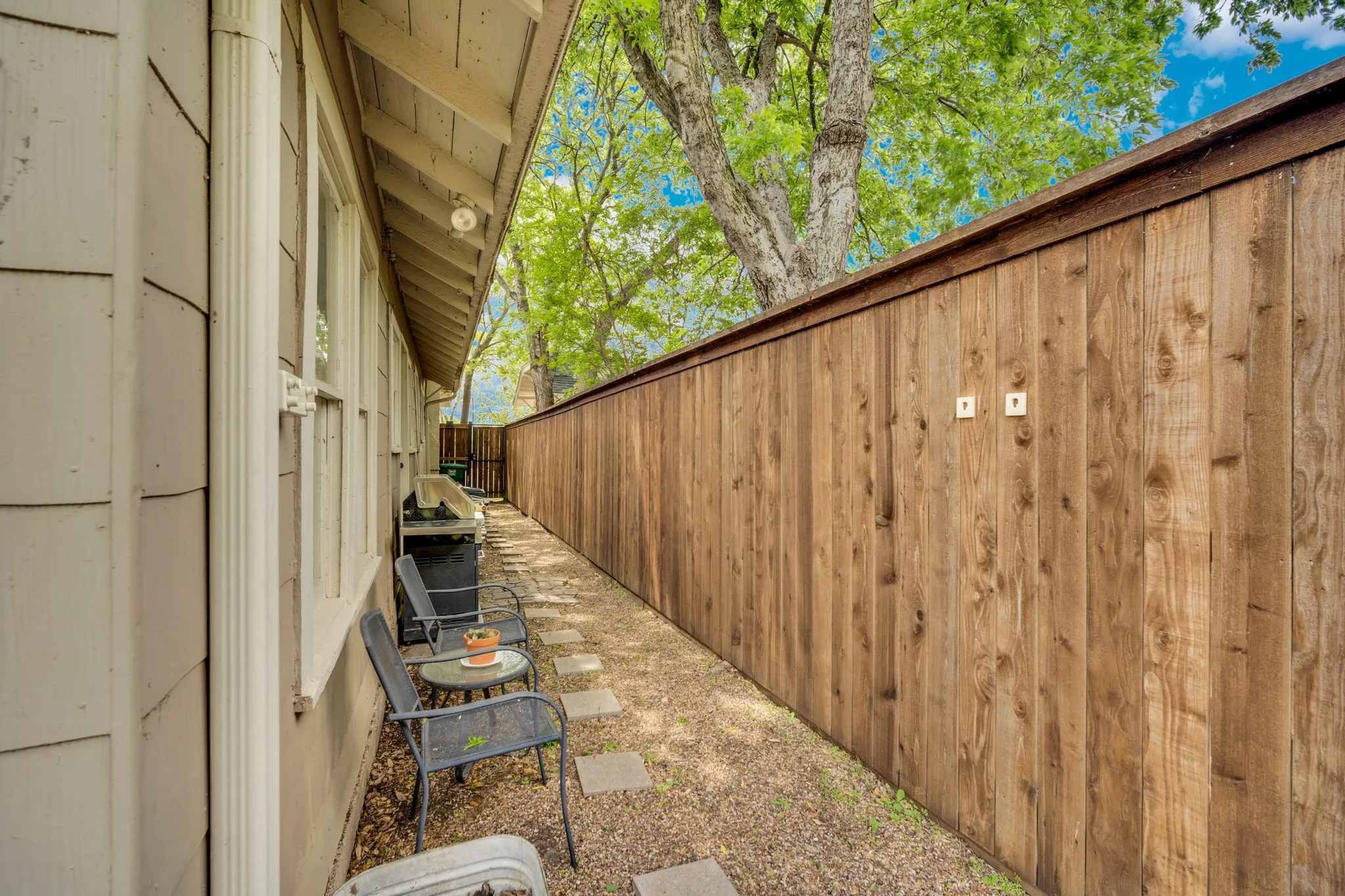 Single Family Residence For Sale in Tarrant County , 4704 Birchman Avenue, Fort Worth, Texas 76107, 3 Bedroom, 2 Bathroom, 2 Garage spaces, 1,582 Sqft, built in 1927, mls#21385871, Real Estate Agent in Fort Worth, Homes For Sale in Tarrant county, Homes For Sale in Fort Worth, Realtor in Fort Worth Texas, Real Estate Brokerage Independent Realty Texas, Luminita Cordes Realtor