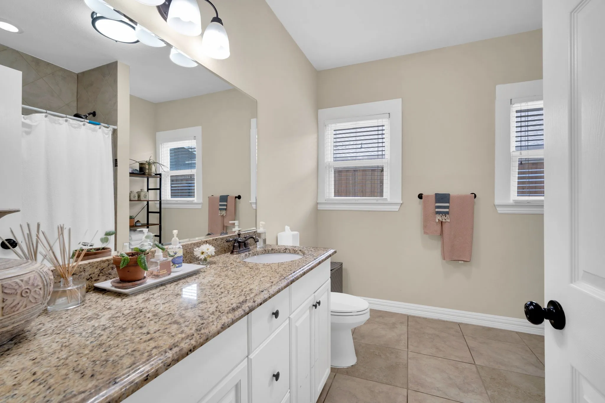 Single Family Residence For Sale in Tarrant County , 4704 Birchman Avenue, Fort Worth, Texas 76107, 3 Bedroom, 2 Bathroom, 2 Garage spaces, 1,582 Sqft, built in 1927, mls#21385871, Real Estate Agent in Fort Worth, Homes For Sale in Tarrant county, Homes For Sale in Fort Worth, Realtor in Fort Worth Texas, Real Estate Brokerage Independent Realty Texas, Luminita Cordes Realtor