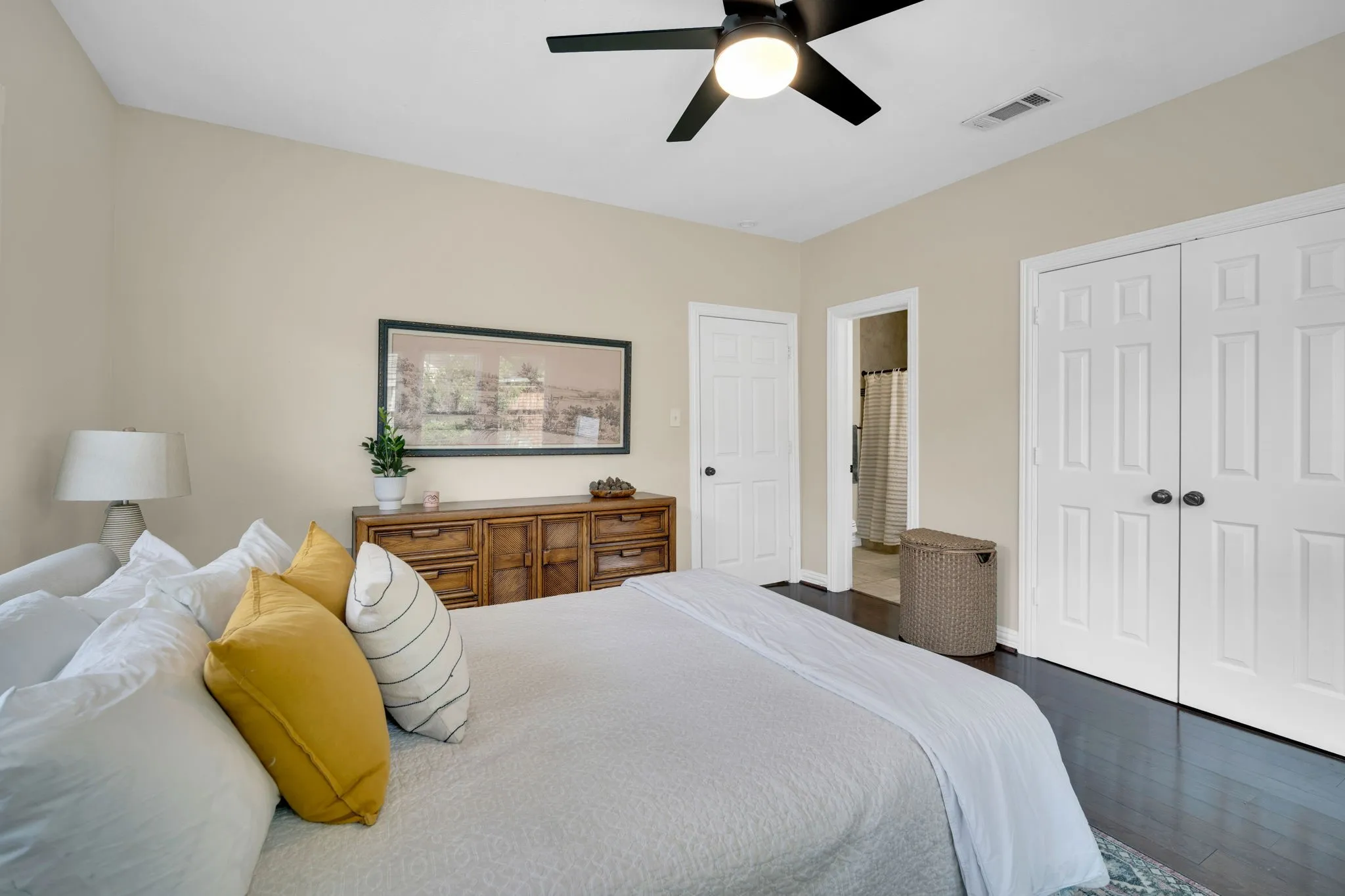 Single Family Residence For Sale in Tarrant County , 4704 Birchman Avenue, Fort Worth, Texas 76107, 3 Bedroom, 2 Bathroom, 2 Garage spaces, 1,582 Sqft, built in 1927, mls#21385871, Real Estate Agent in Fort Worth, Homes For Sale in Tarrant county, Homes For Sale in Fort Worth, Realtor in Fort Worth Texas, Real Estate Brokerage Independent Realty Texas, Luminita Cordes Realtor