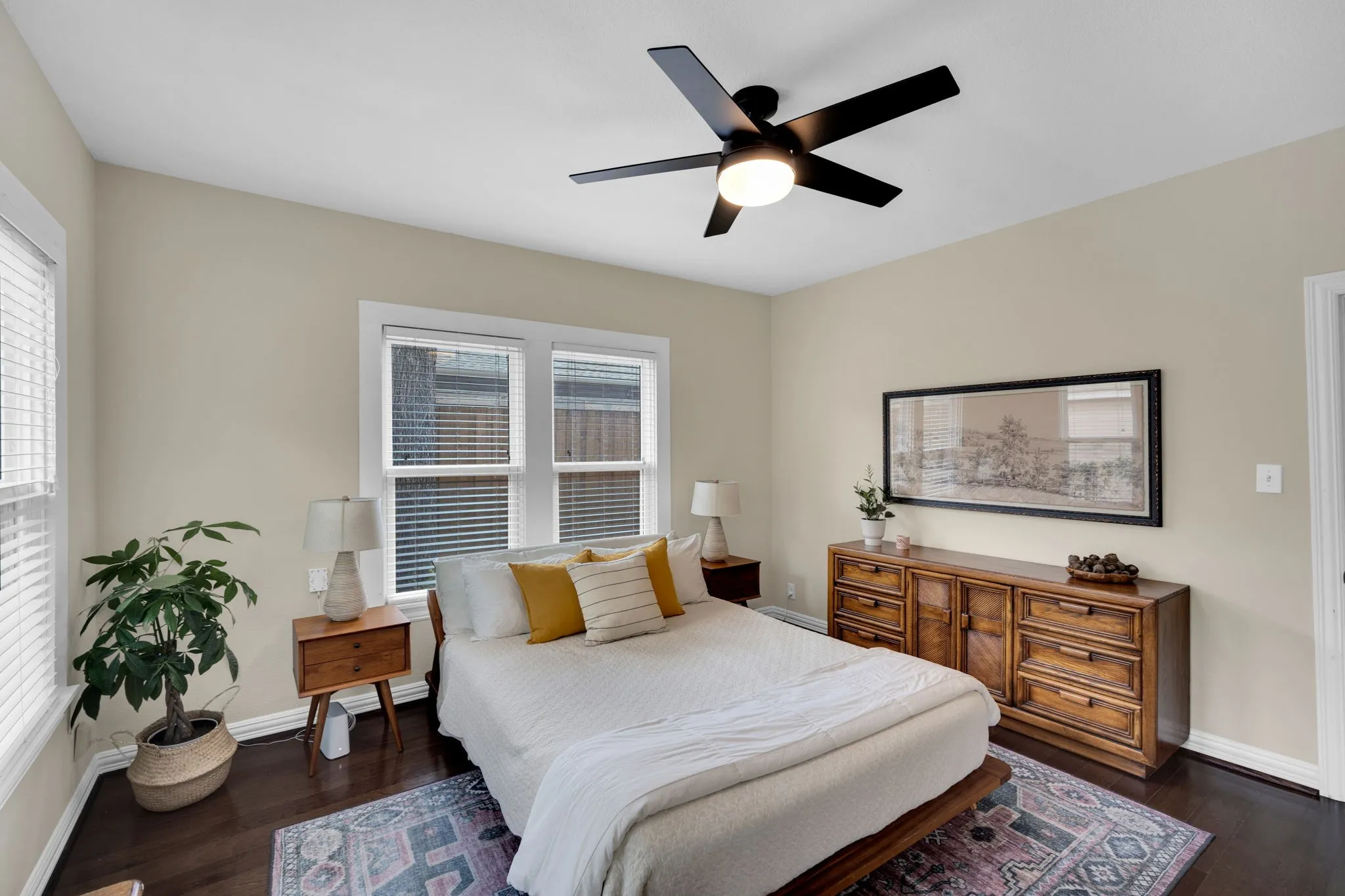 Single Family Residence For Sale in Tarrant County , 4704 Birchman Avenue, Fort Worth, Texas 76107, 3 Bedroom, 2 Bathroom, 2 Garage spaces, 1,582 Sqft, built in 1927, mls#21385871, Real Estate Agent in Fort Worth, Homes For Sale in Tarrant county, Homes For Sale in Fort Worth, Realtor in Fort Worth Texas, Real Estate Brokerage Independent Realty Texas, Luminita Cordes Realtor