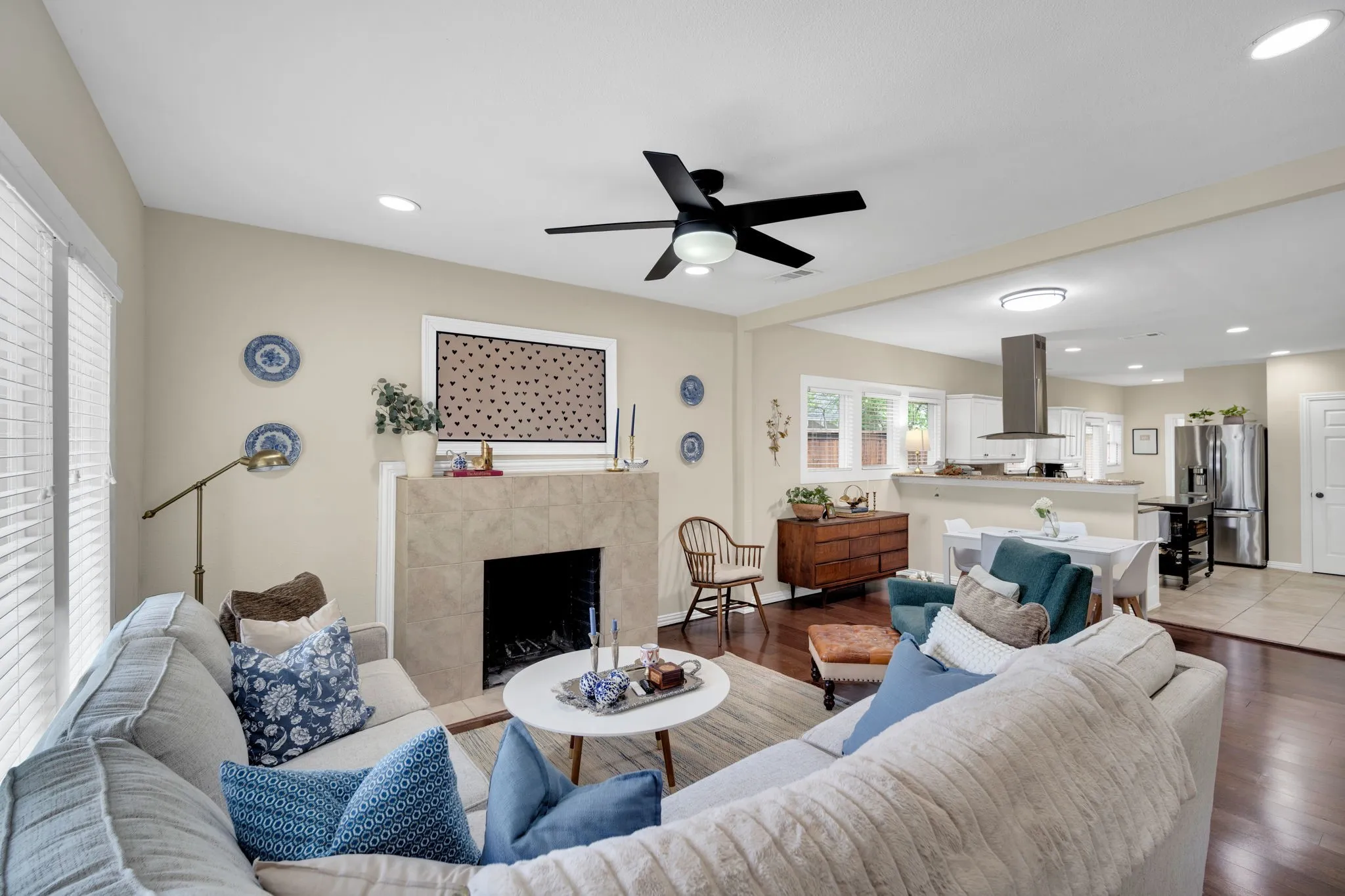 Single Family Residence For Sale in Tarrant County , 4704 Birchman Avenue, Fort Worth, Texas 76107, 3 Bedroom, 2 Bathroom, 2 Garage spaces, 1,582 Sqft, built in 1927, mls#21385871, Real Estate Agent in Fort Worth, Homes For Sale in Tarrant county, Homes For Sale in Fort Worth, Realtor in Fort Worth Texas, Real Estate Brokerage Independent Realty Texas, Luminita Cordes Realtor